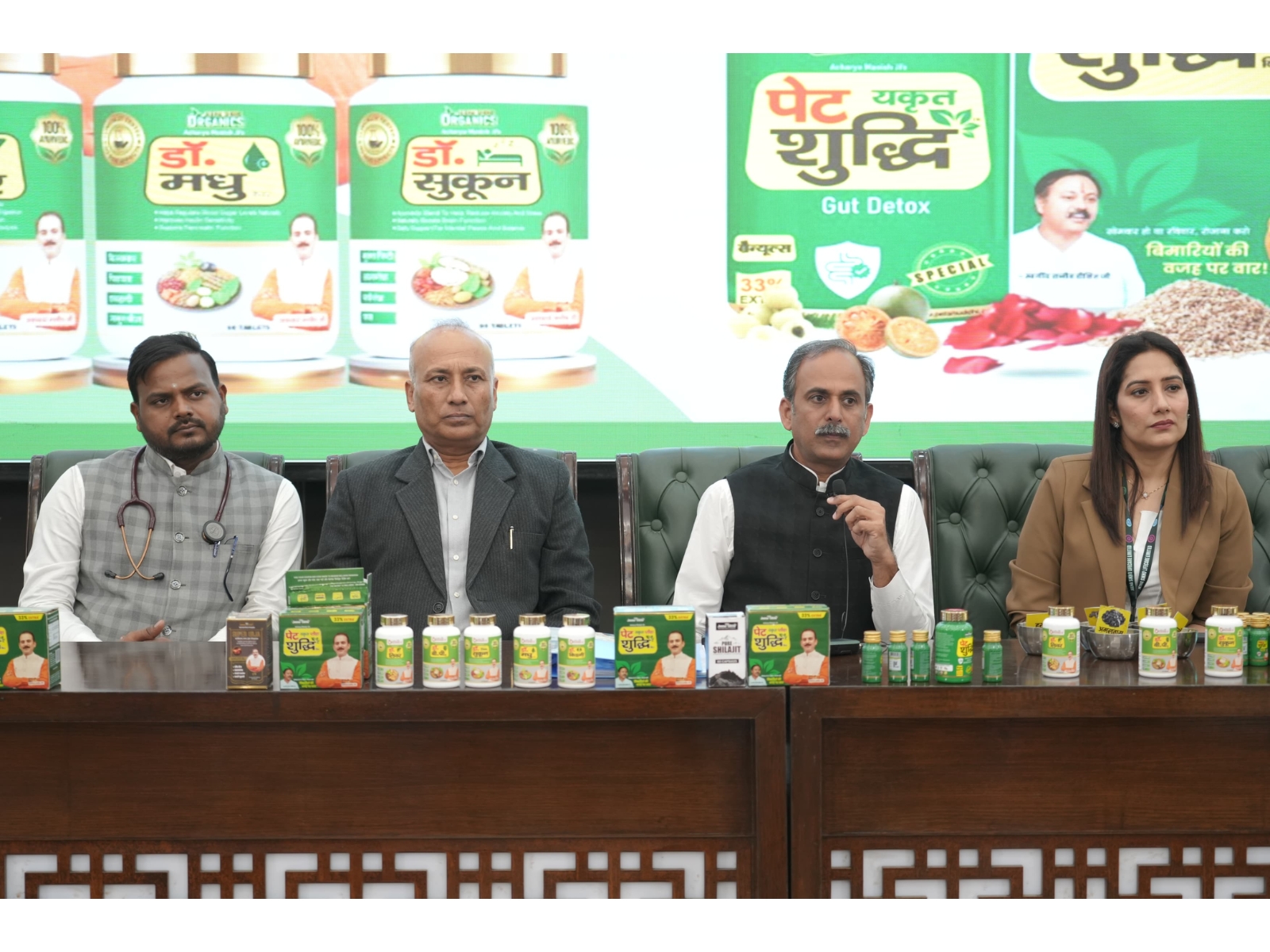 Acharya Manish Ji with his team, Launches India’s First Pet–Yakrit–Pleeha Shuddhi Kit in New Delhi