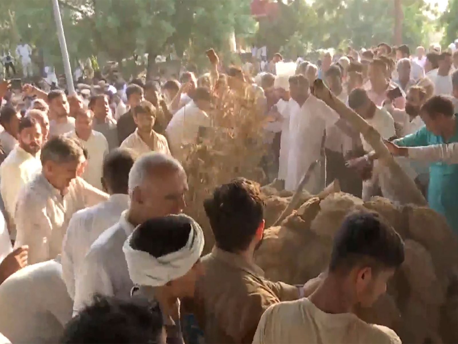 Rohtak ASI Sandeep Lathar cremated in Jind (Photo/ANI) Rohtak ASI Sandeep Lathar cremated in Jind (Photo/ANI)