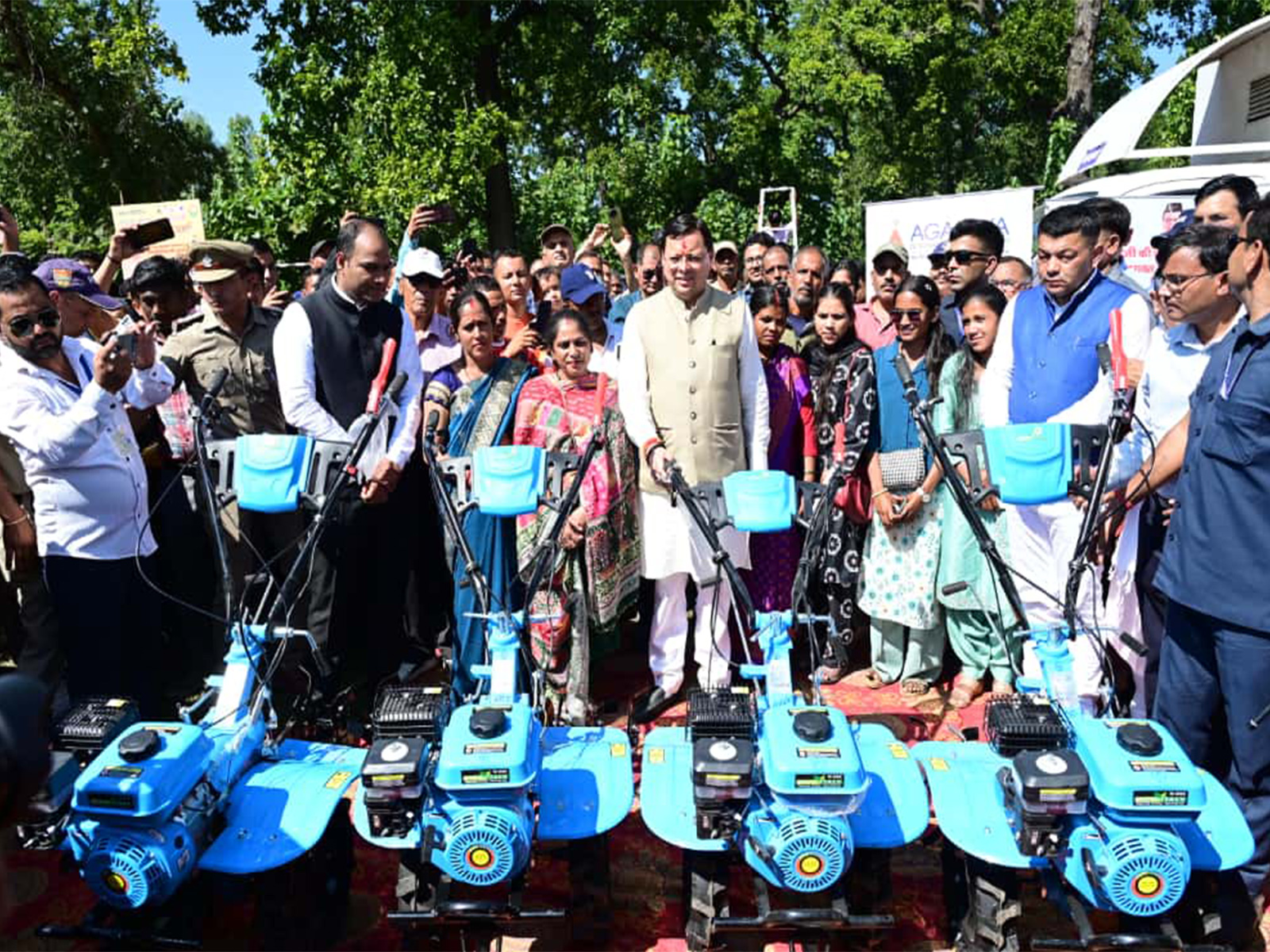 Uttarakhand CM Dhami participates in “Mukhyamantri Sashakt Bahna Utsav