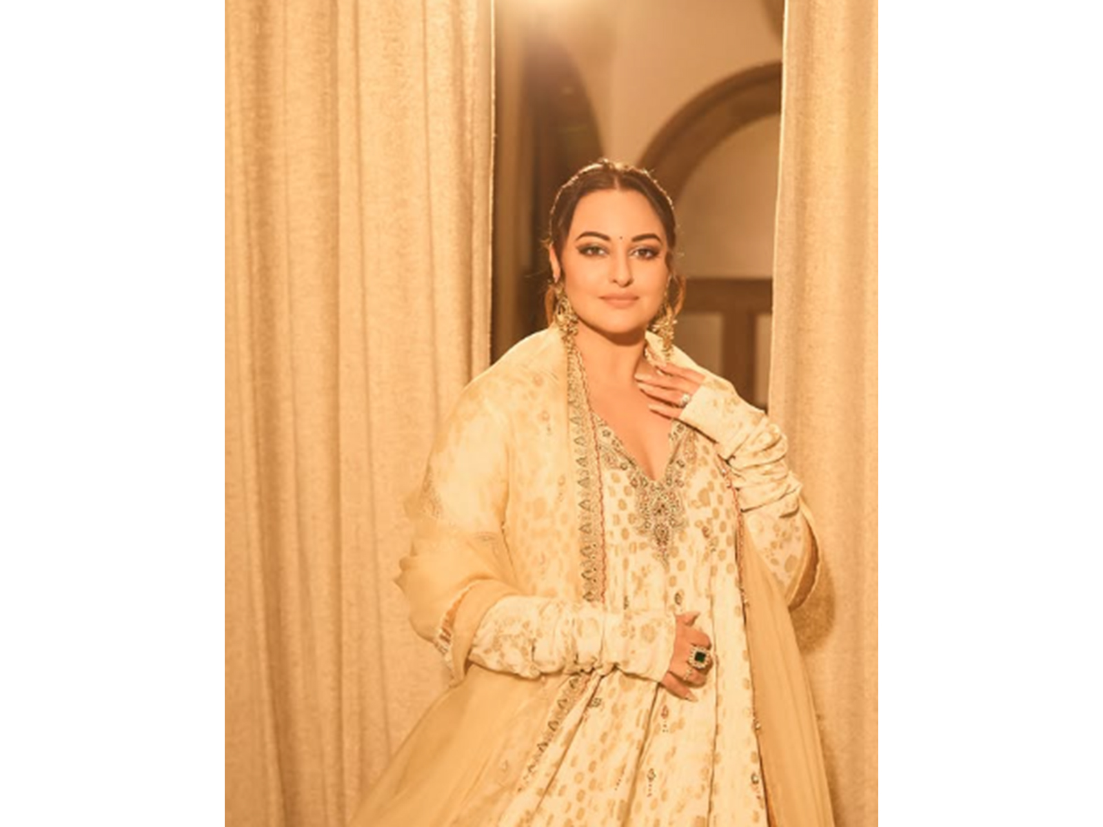 Actor Sonakshi Sinha (Image source: Sonakshi's Instagram) Actor Sonakshi Sinha (Image source: Sonakshi's Instagram)