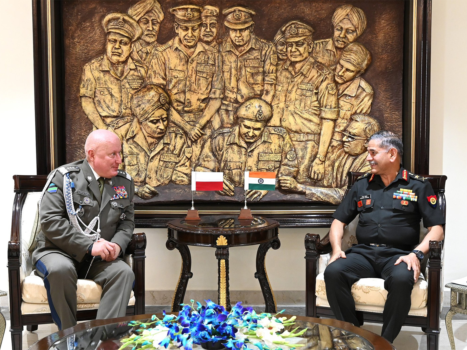 COAS Upendra Dwivedi with General Commander of Polish Armed Forces Lt Gen Marek Arkadiusz Sokolowski (Photo/ X@adgpi)