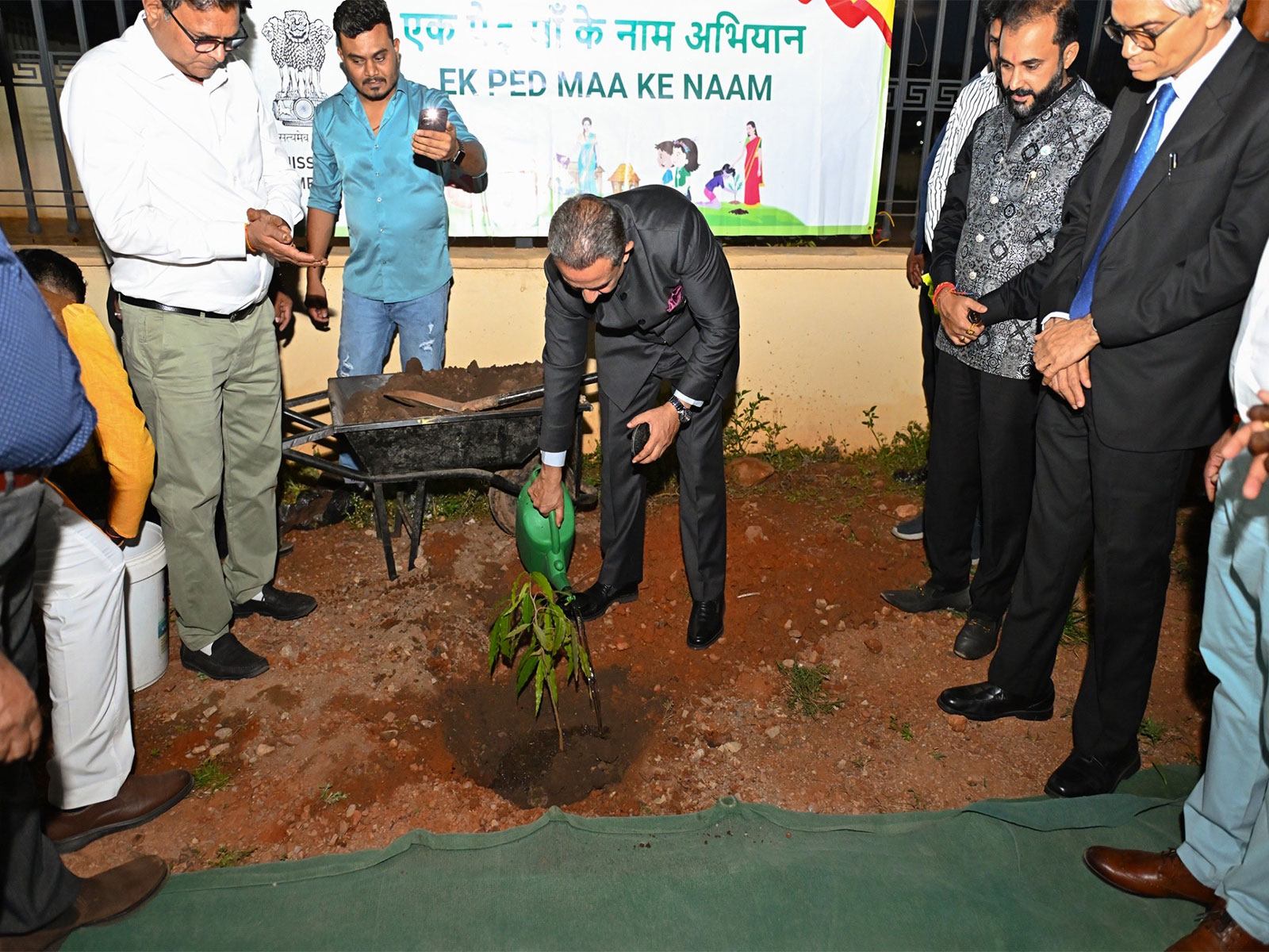 MoS Kirti Vardhan Singh plants a sapling at the Swaminarayan Temple Complex. (Photo/ X@KVSinghMPGonda)