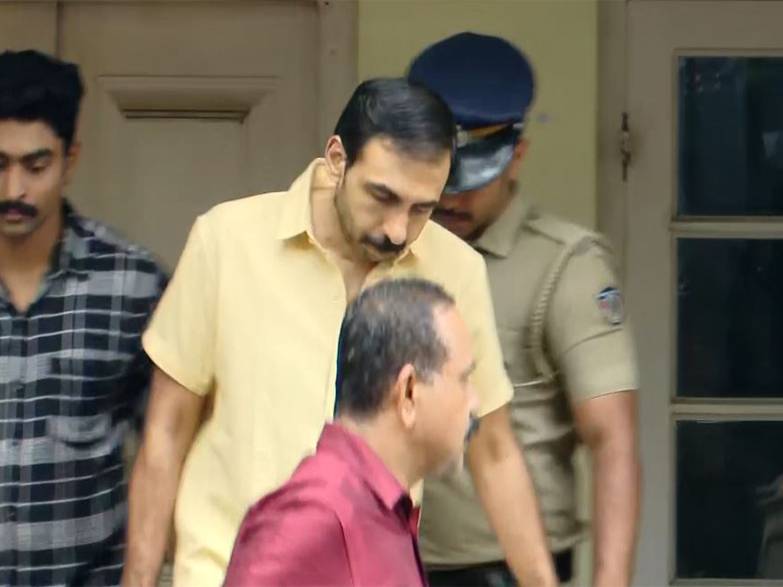 Unnikrishnan Potti (Yellow Shirt) arrested by Kerala Police SIT (Photo/ANI)