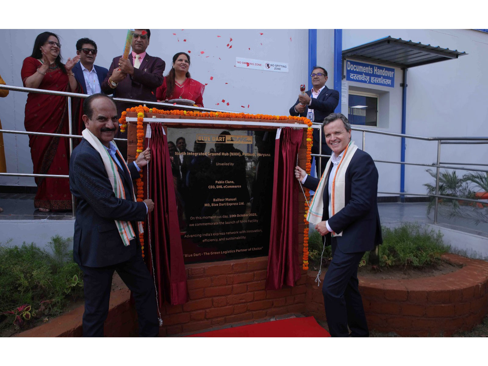 On the left: Mr. Balfour Manuel, Managing Director of Blue Dart; On the Right: Mr. Pablo Ciano, CEO of DHL E-commerce