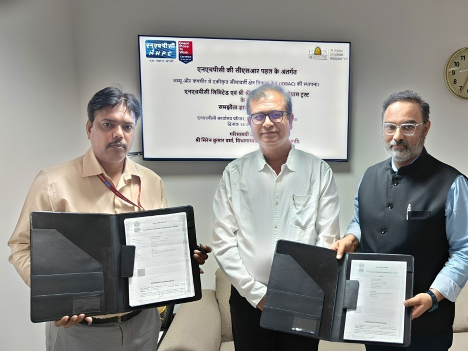 Shri Anand Kumar Tembhare, General Manager (NHPC), Shri Miren Kumar Verma, HOD (CSR), NHPC and Shri Prasana Prabhu, Chairman of AOL-SSRDP & AOL-SSIAST