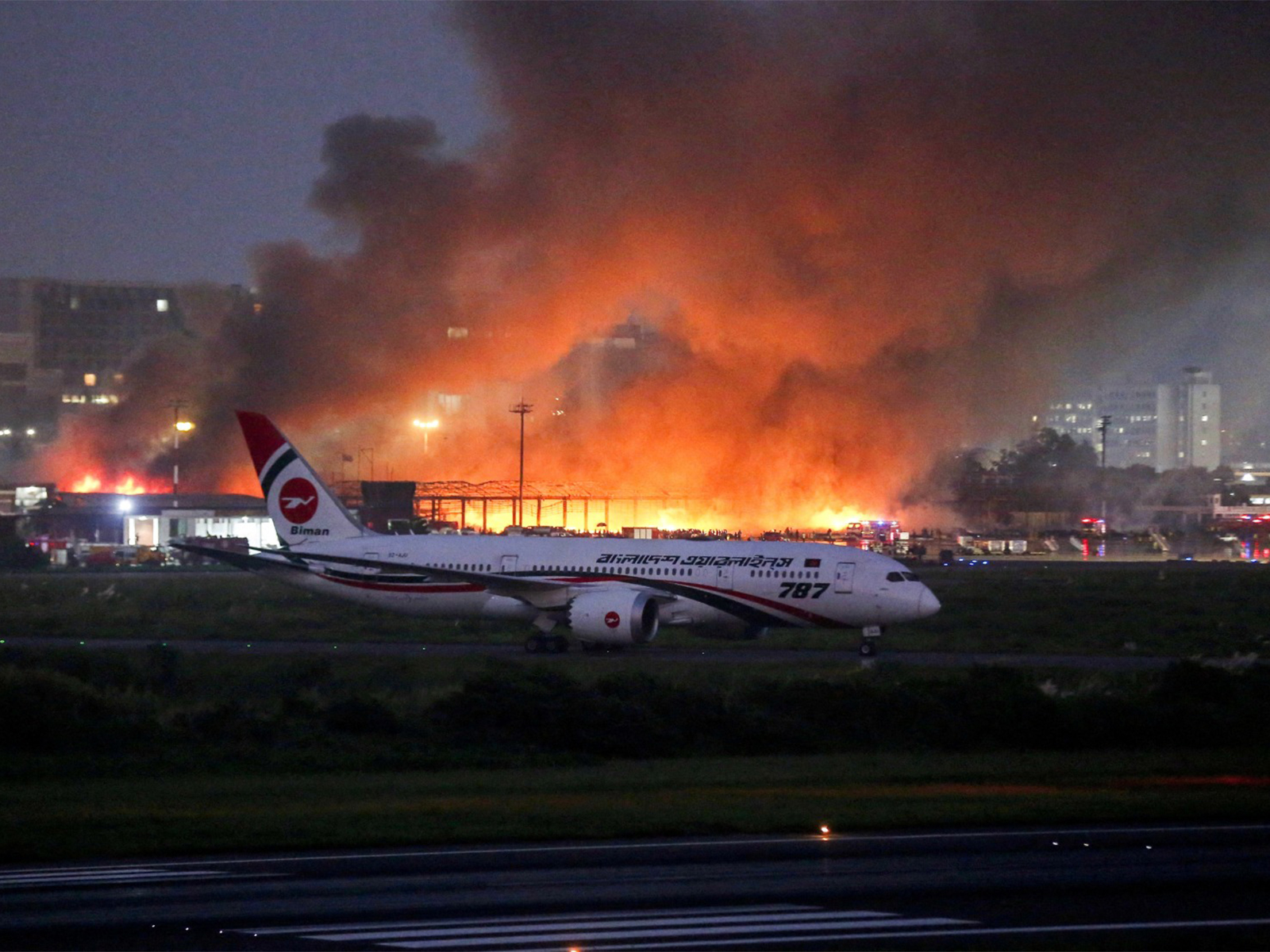 Fire at cargo bay of the Hazrat Shahjalal International Airport, in Dhaka (Photo/Reuters)
