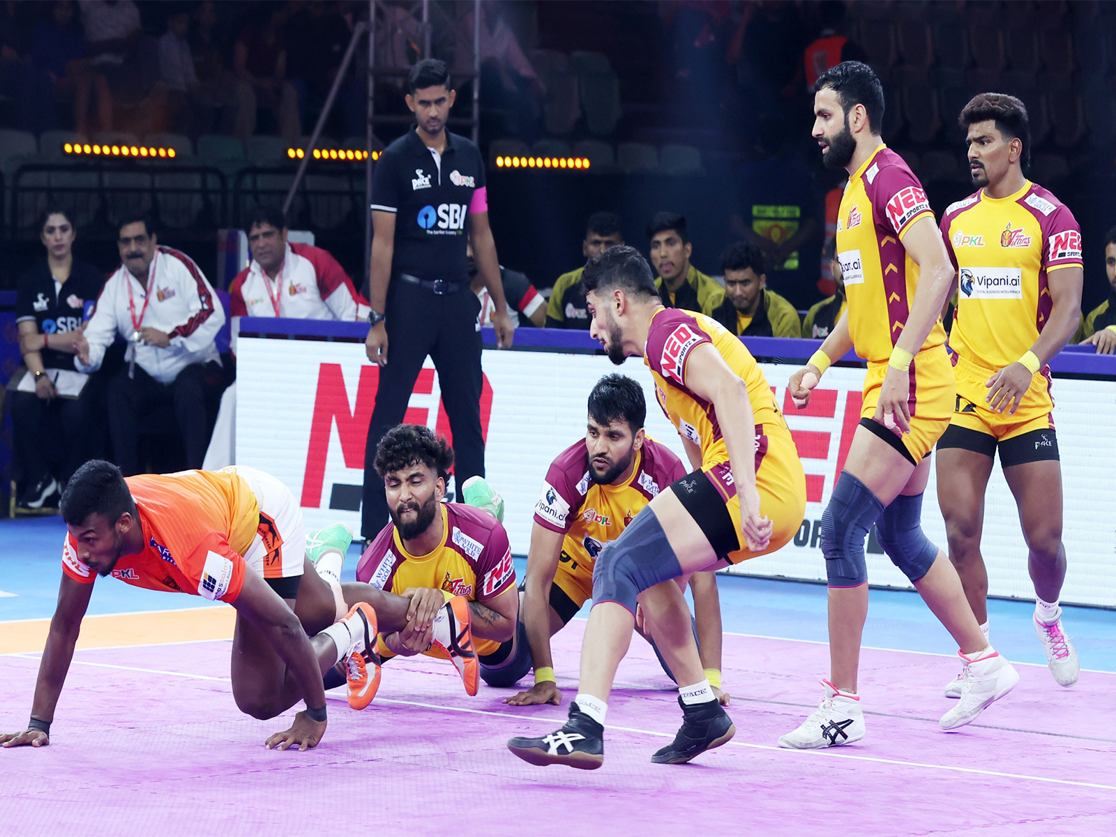 Players in action during the match (Photo: PKL) 