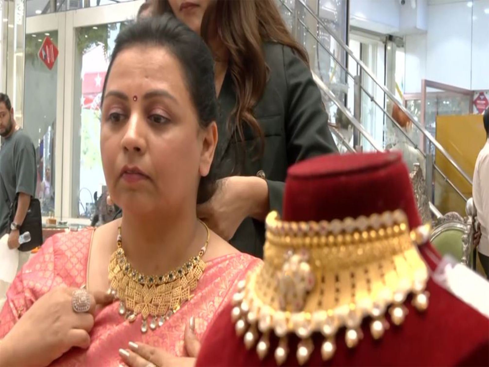 Dhanteras rush grips India (Photo/ANI)