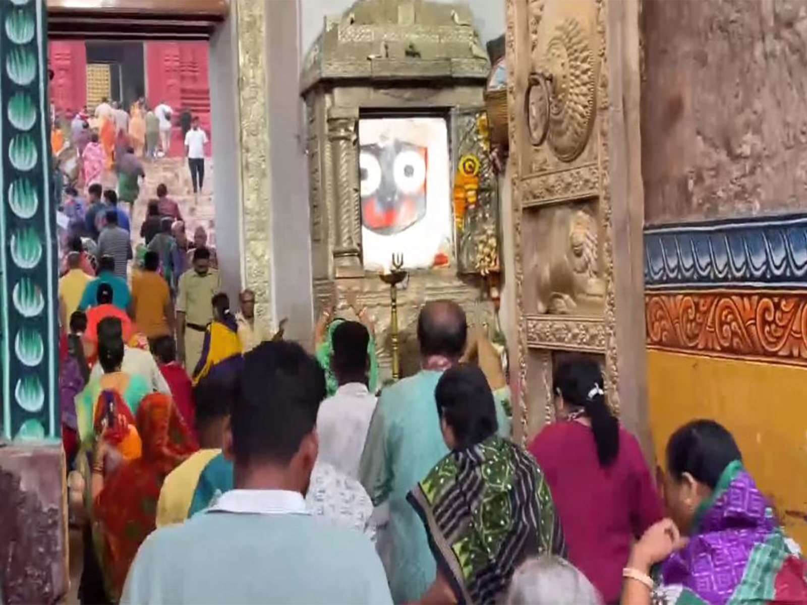 Devotees flock Shri Jagannath Temple in Puri (Photo/ANI)