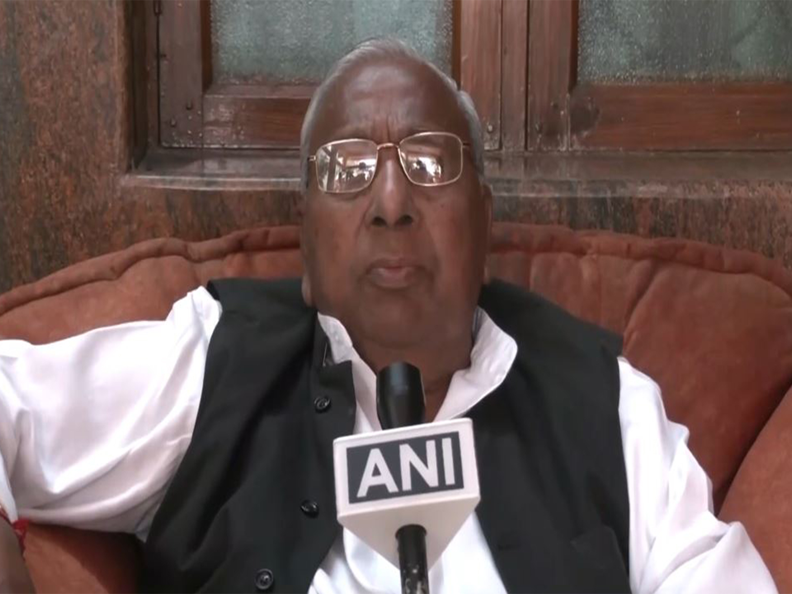 Congress leader V Hanumantha Rao (Photo/ANI)