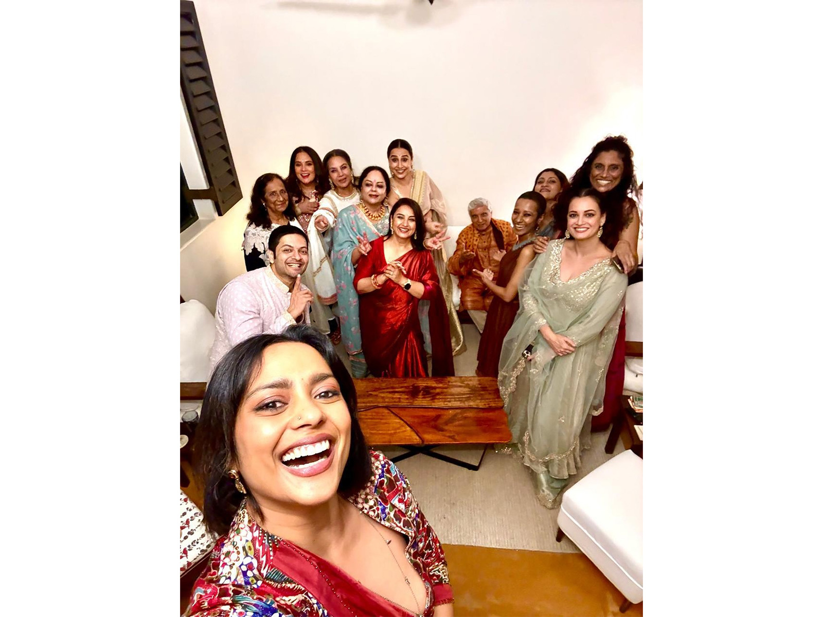 Shabana Azmi, Javd Akhtar in Diwali gathering (Photo/Instagram@azmishabana18)