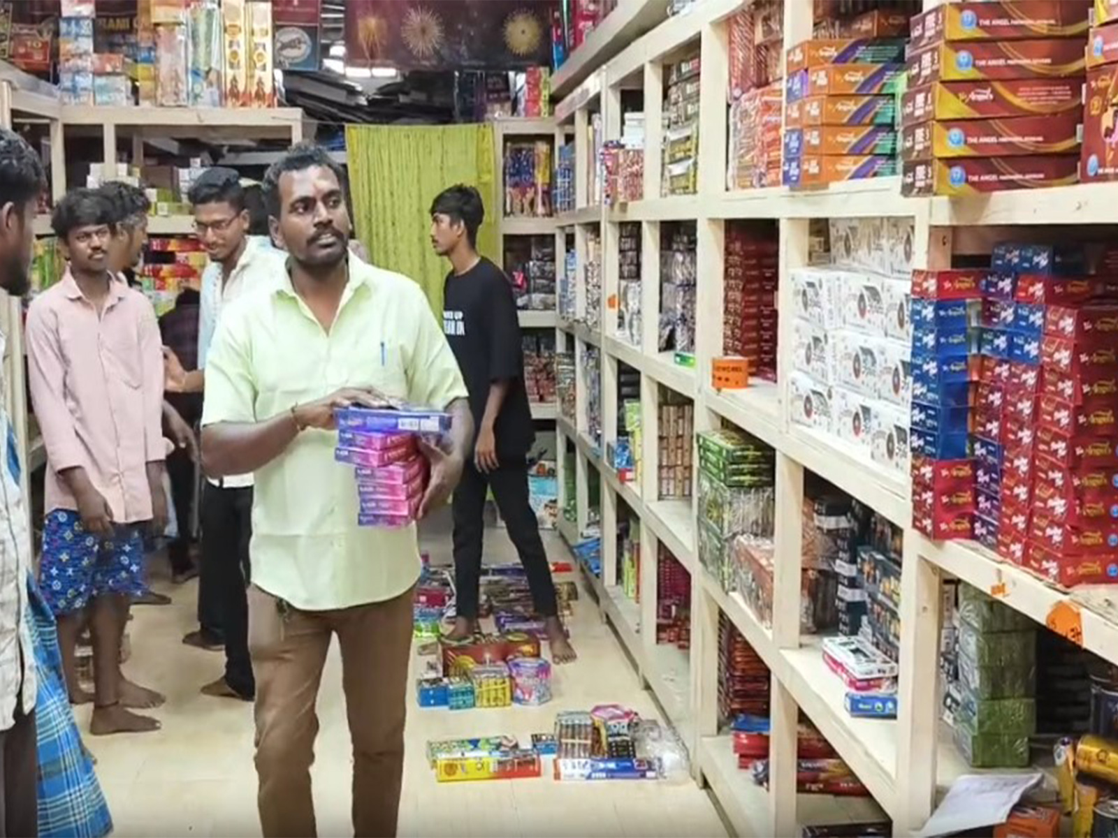 People flock to the markets to purchase firecrackers in Sivakasi area in Tamil Nadu. (Photo/ANI)
