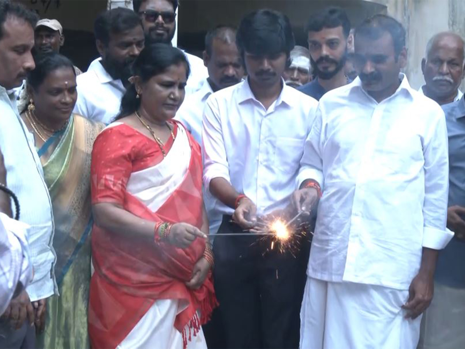 Union Minister L Murugan celebrates diwali at his house (Photo/ANI)