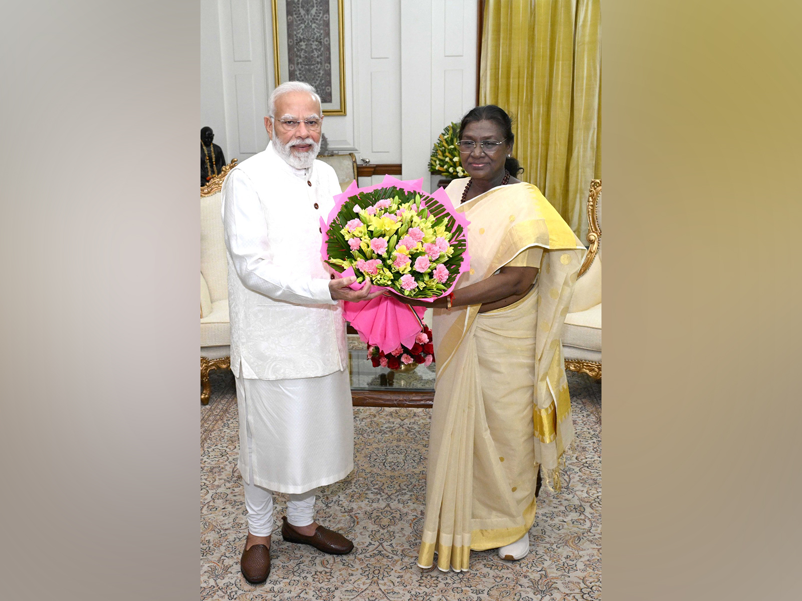 Prime Minister Narendra Modi calls on President Droupadi Murmu, exchanges Diwali greetings. (Photo/@rashtrapatibhvnX)