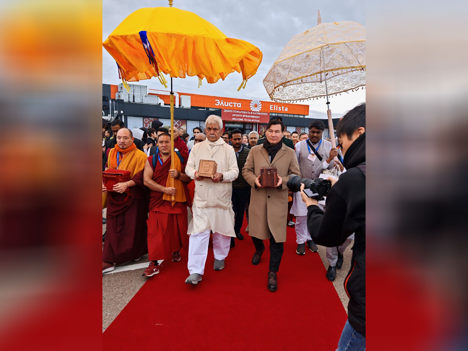 Jammu and Kashmir Lieutenant Governor Manoj Sinha with the holy relics (Photo/X@IndEmbMoscow)