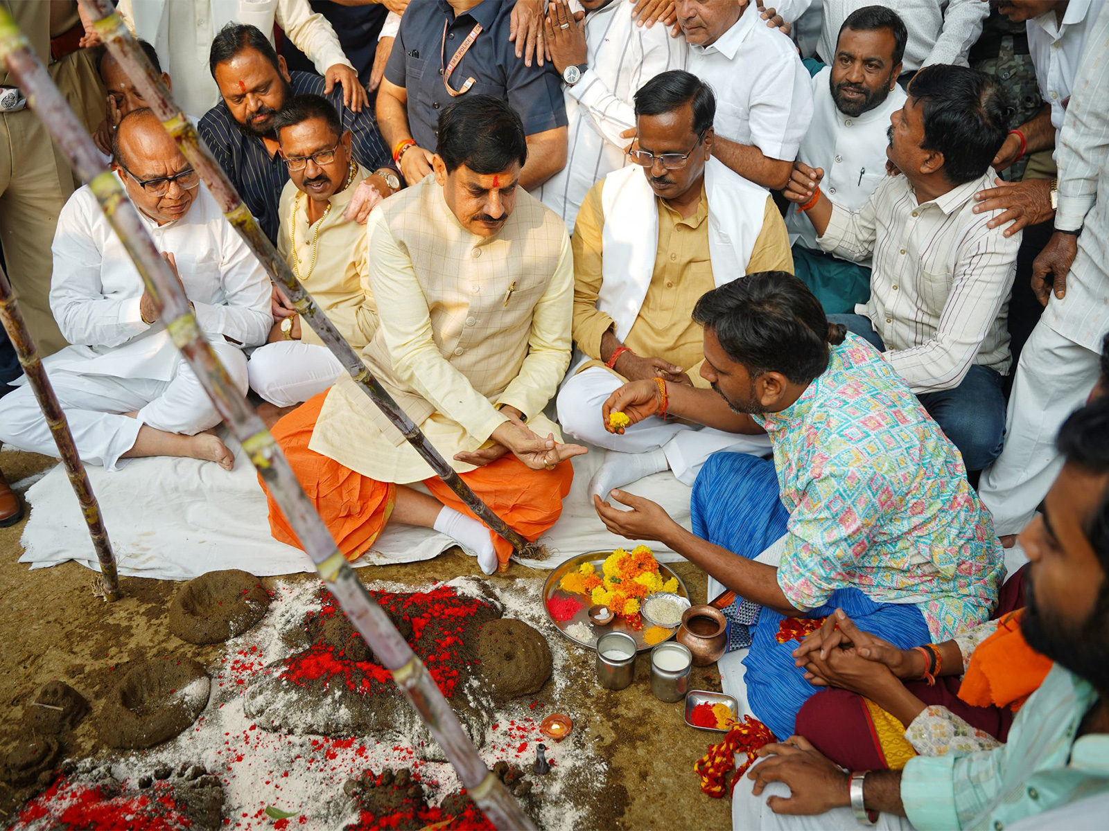 MP CM Mohan Yadav performing puja rituals (Photo/ X CMMadhyaPradesh)