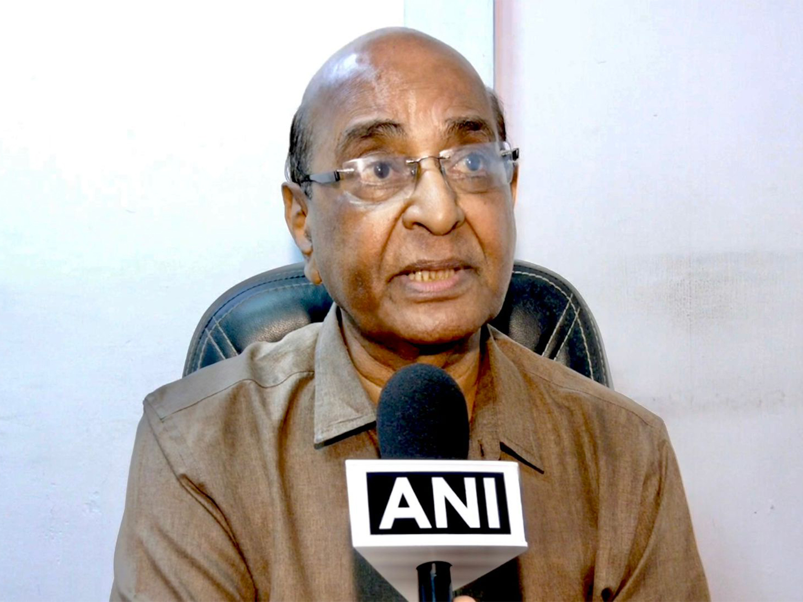 Legendary actor Asrani's manager Babu Bhai Theeba (Image source: ANI)