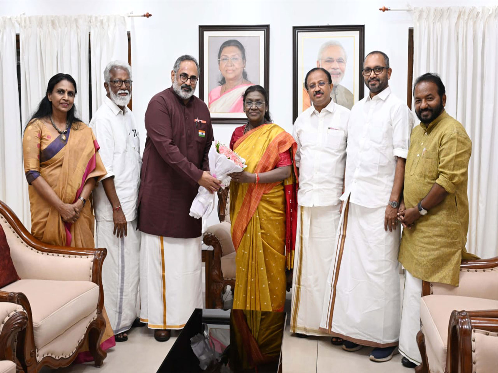 Kerala BJP delegation meets President Droupadi Murmu at Raj Bhavan in Thiruvananthapuram (Photo/ANI)