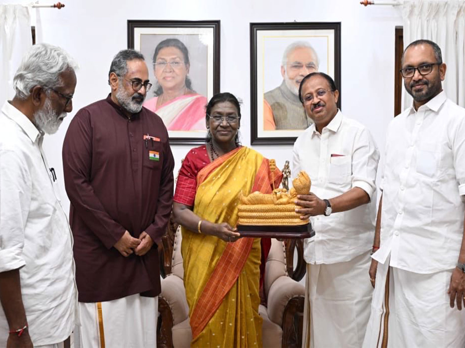 Fomer Union Minister V Muraleedharan with President Droupadi Murmu (Photo/X/@VMBJP)