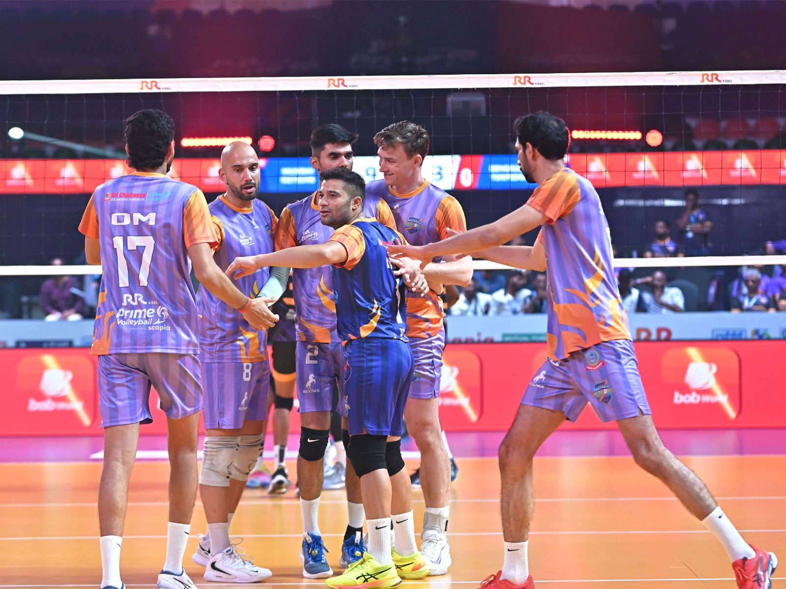 Players celebrating after a point (Photo: PVL)