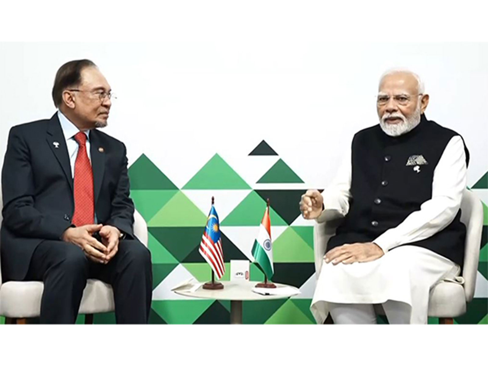 Prime Minister Narendra Modi, Malaysia PM Anwar Ibrahim (Image Credit: ANI/DD News)