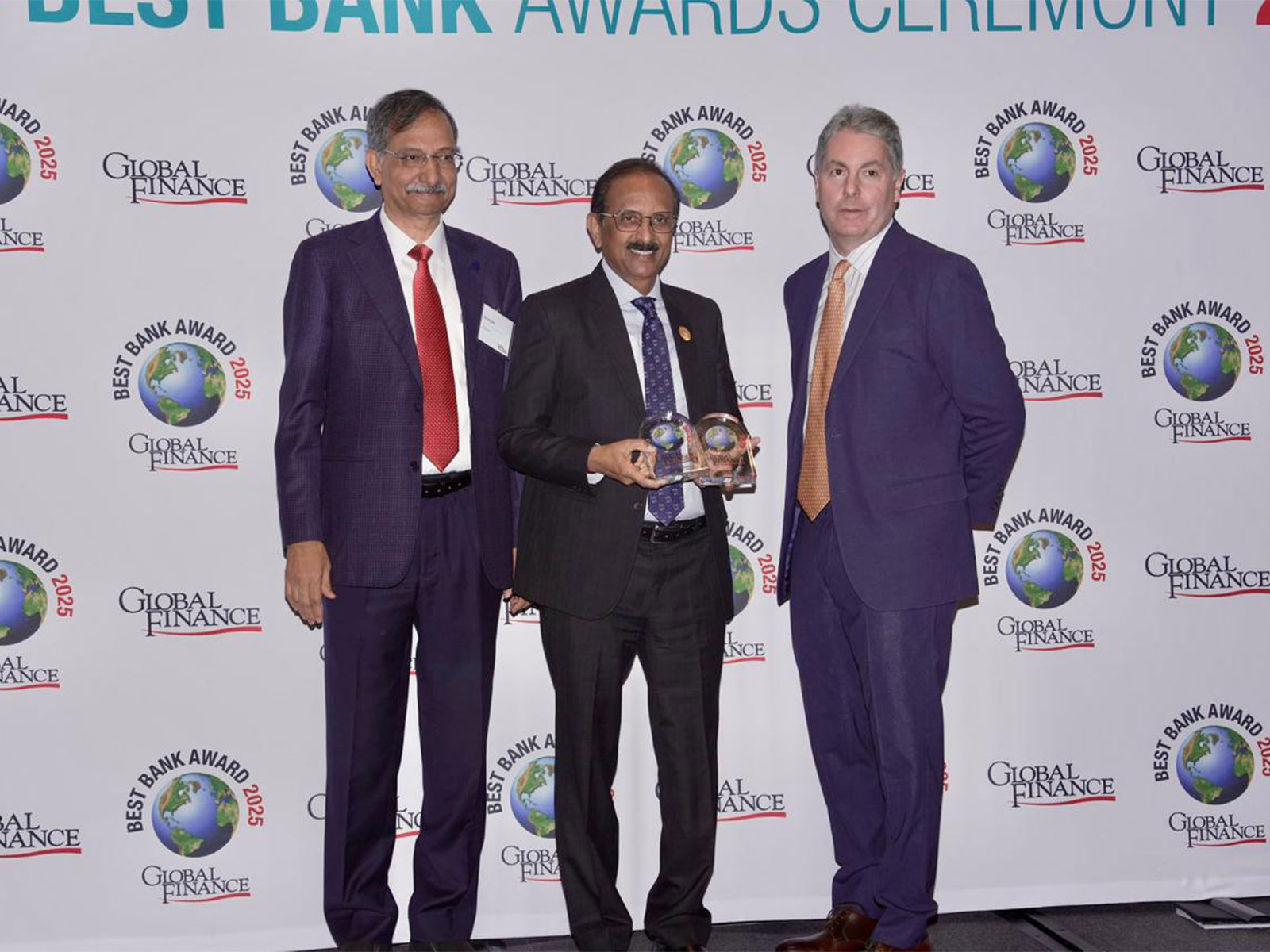 Challa Sreenivasulu Setty, Group Chairman, State Bank of India recieving the awards (Photo/SBI)