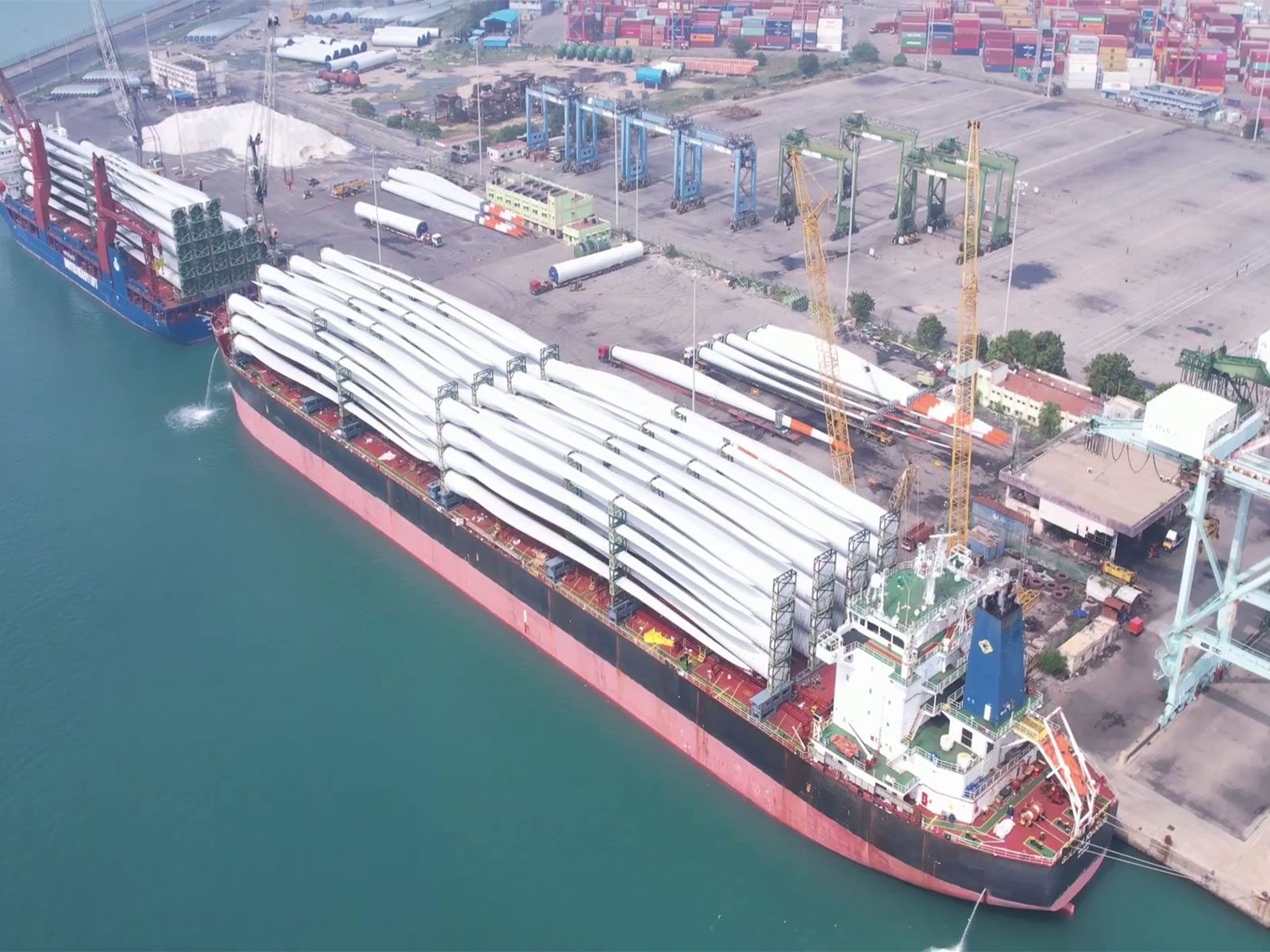 V.O. Chidambaranar Port in Thoothukudi handles record windmill blade exports, strengthening India’s renewable energy supply chain. (Image Source: VOC)