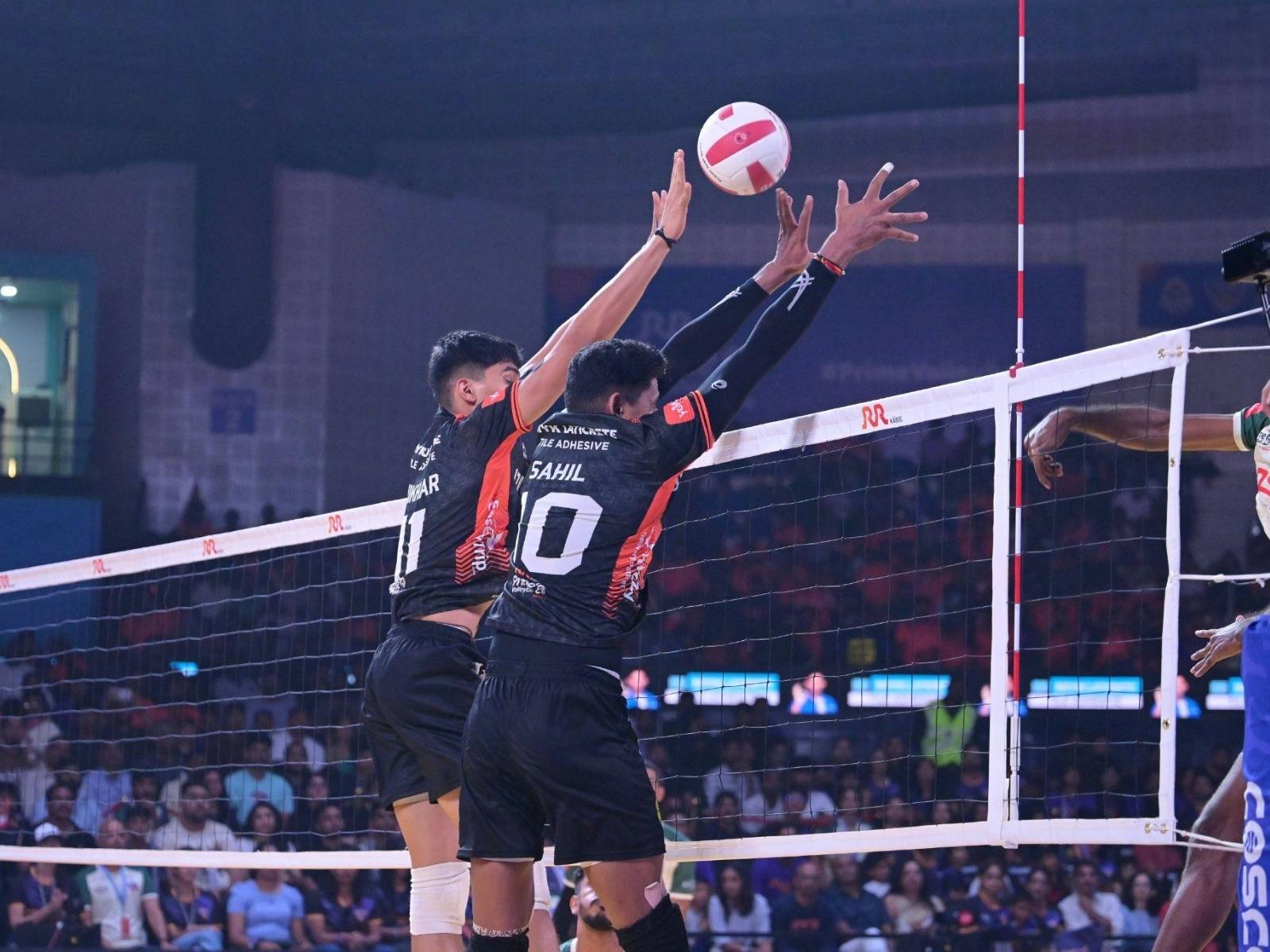 PVL 2025: Hyderabad Black Hawks end Bengaluru Torpedoes’ unbeaten run with a thrilling 3–2 victory