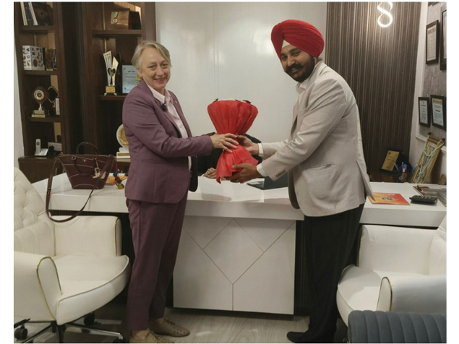 UK Deputy High Commissioner Visits GemLab