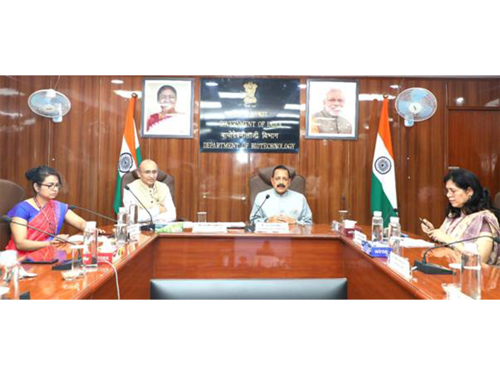 Union Minister Jitendra Singh reviews DBT projects (Photo: PIB)