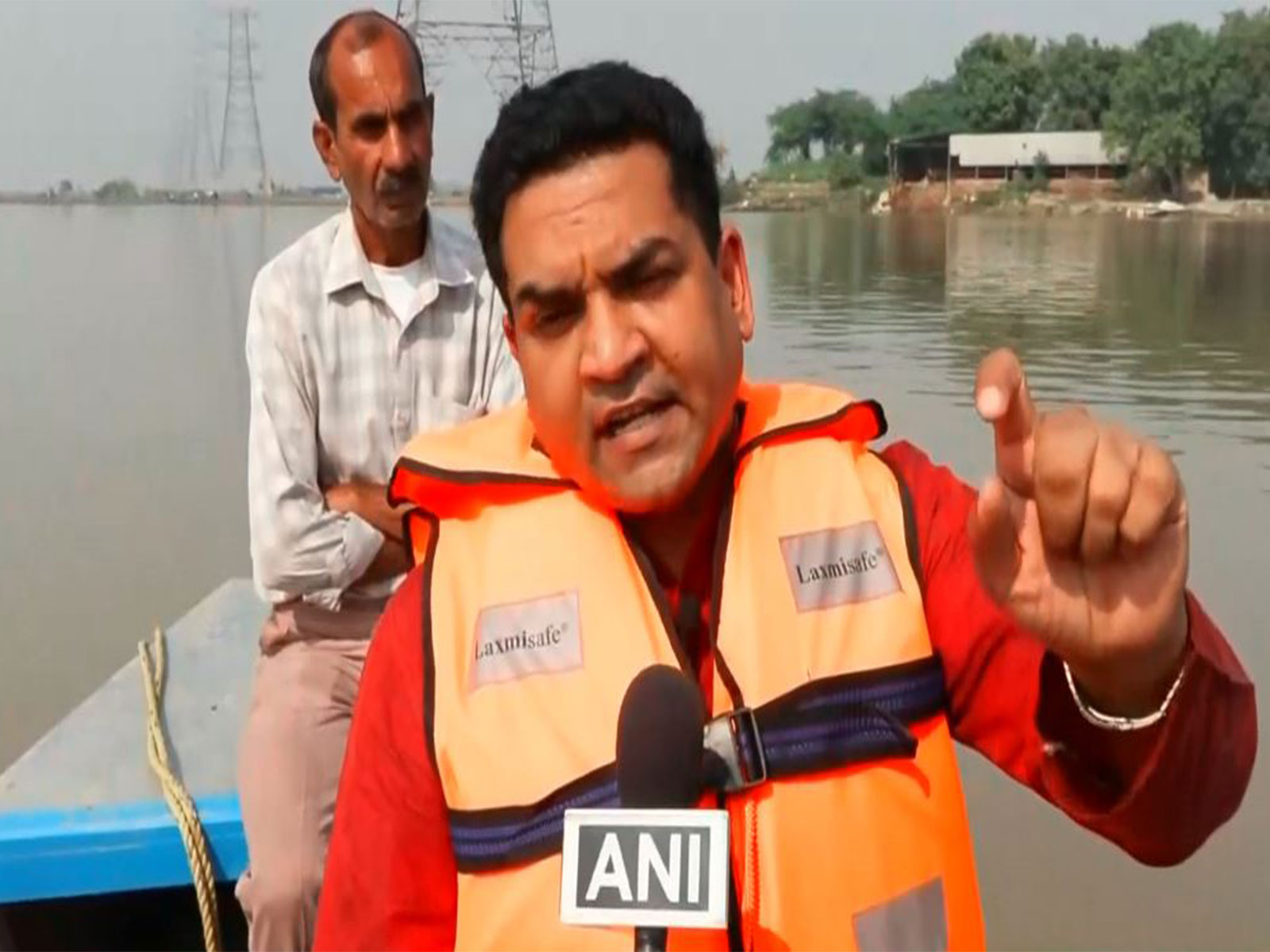 Delhi Minister Kapil Mishra inspects Yamuna Ghat ahead of Chhath Puja(Photo/ANI)