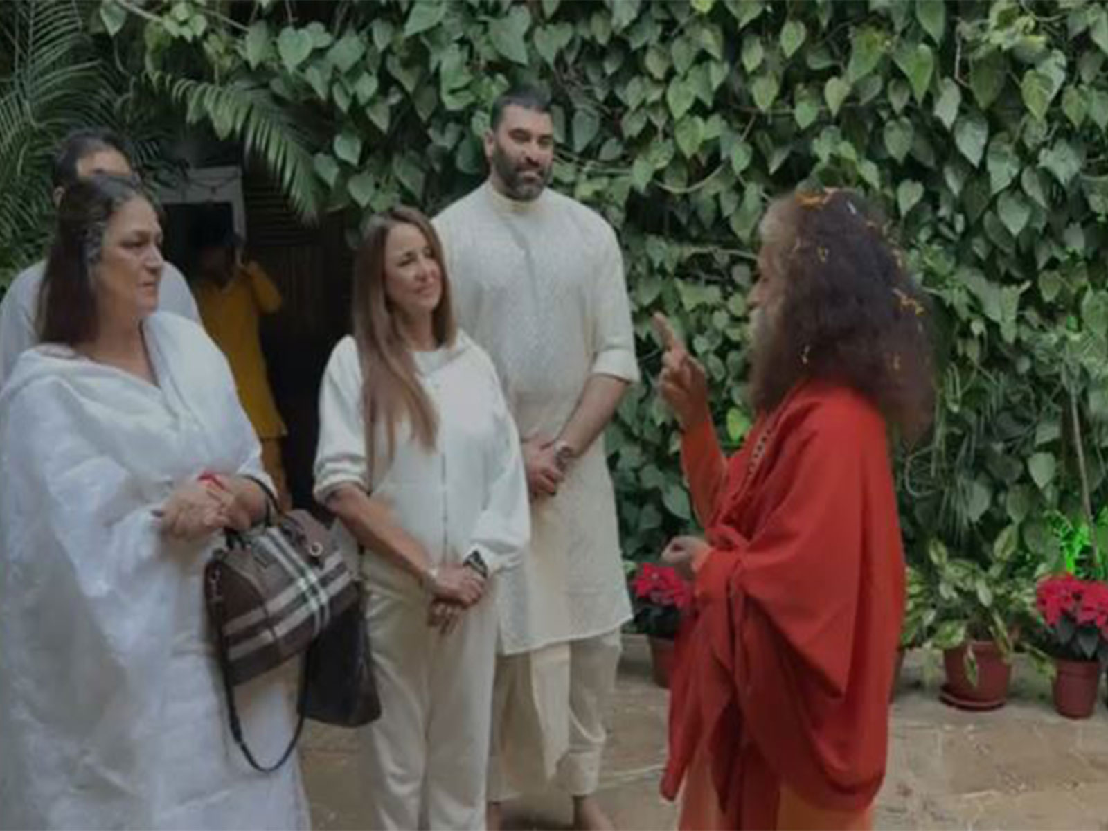 Nikitin Dheer visits Parmath Niketan Ashram with family (Photo: ANI)