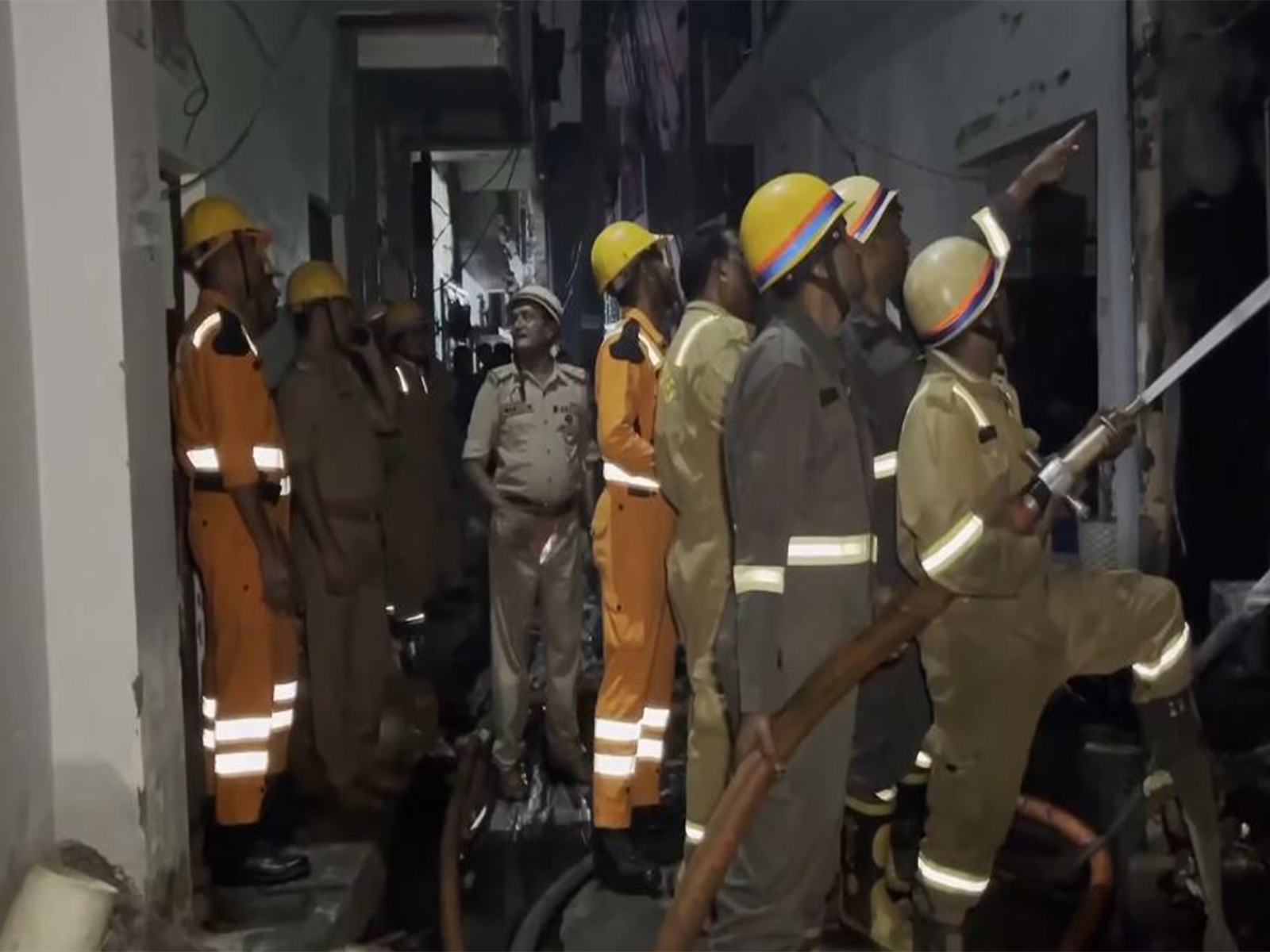 Resuce teams controlling the fire in Lucknow's Usmanpur (Photo/ANI)