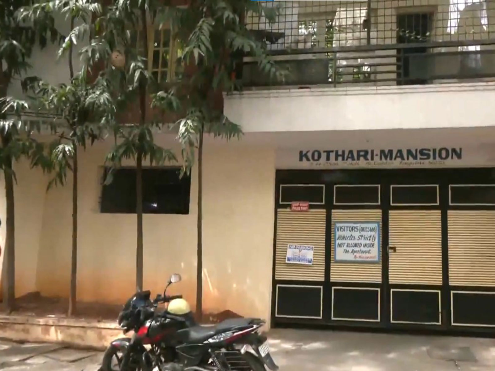 Kerala SIT conducts raid at accused Potti Unnikrishnan's residence in Bengaluru. (Photo/ANI)