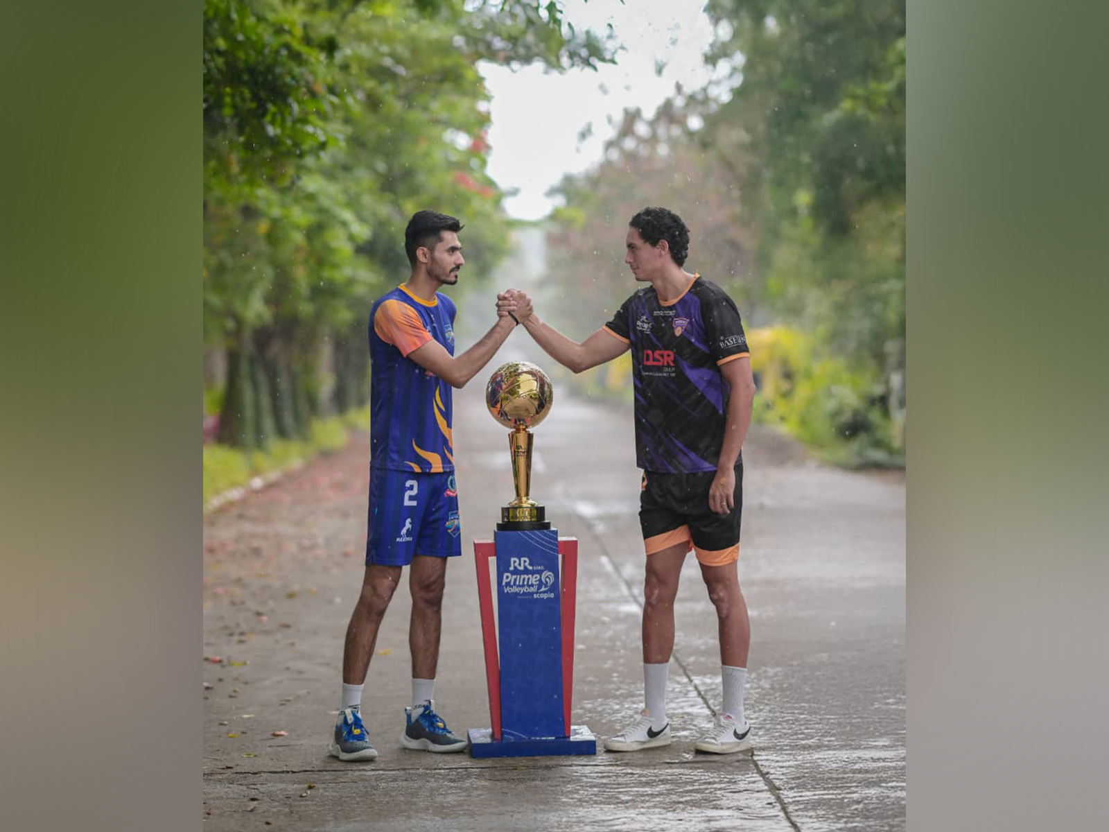 Mumbai Meteors captain Amit Gulia and Bengaluru Torpedoes captain Matt West. (Photo: PVL)
