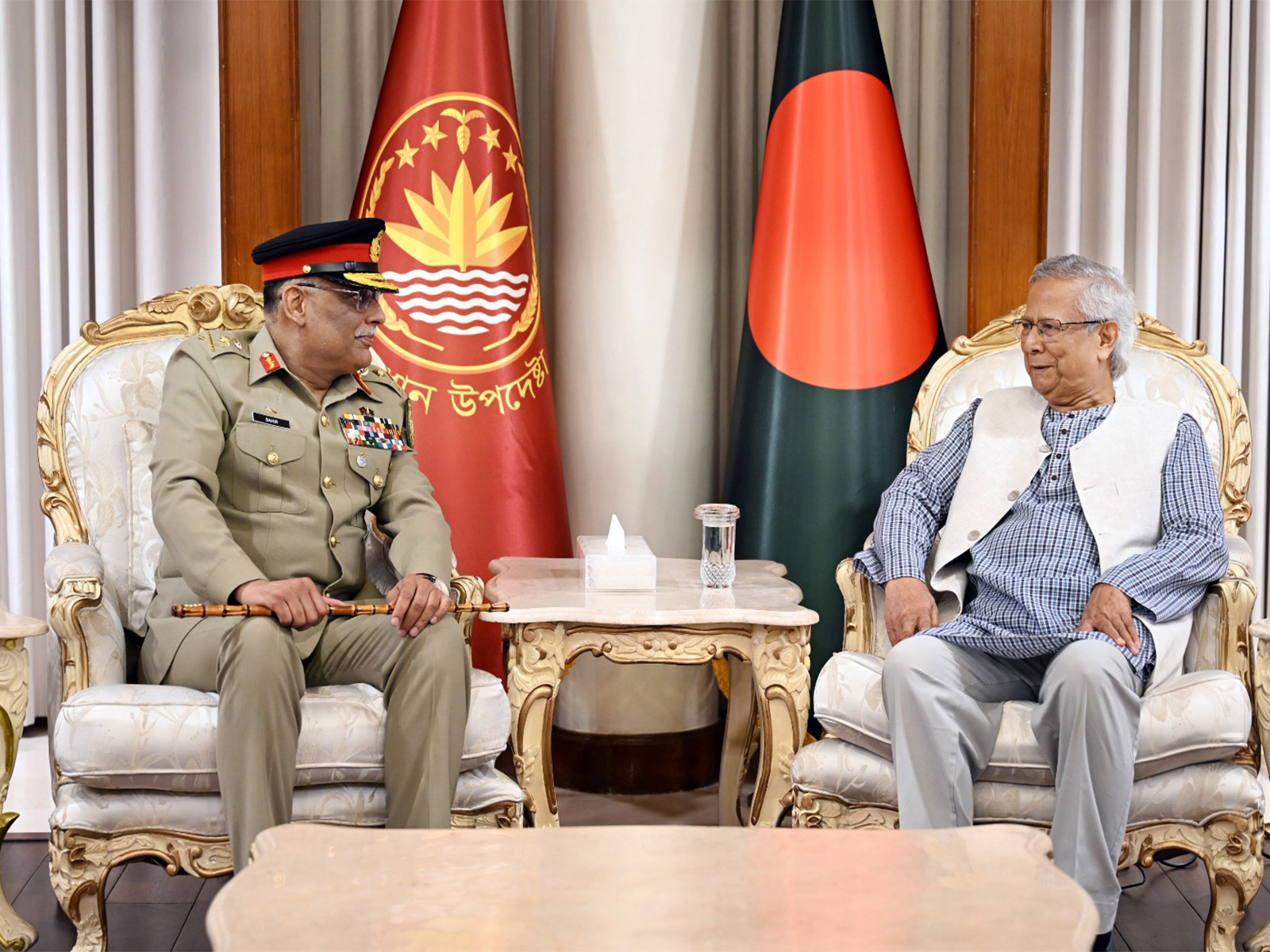 Chairman of Pakistan’s Joint Chiefs of Staff Committee (CJCSC), General Sahir Shamshad Mirza meet Bangladesh govt's Chief Adviser Muhammad Yunus (Photo: Chief Adviser's press wing )