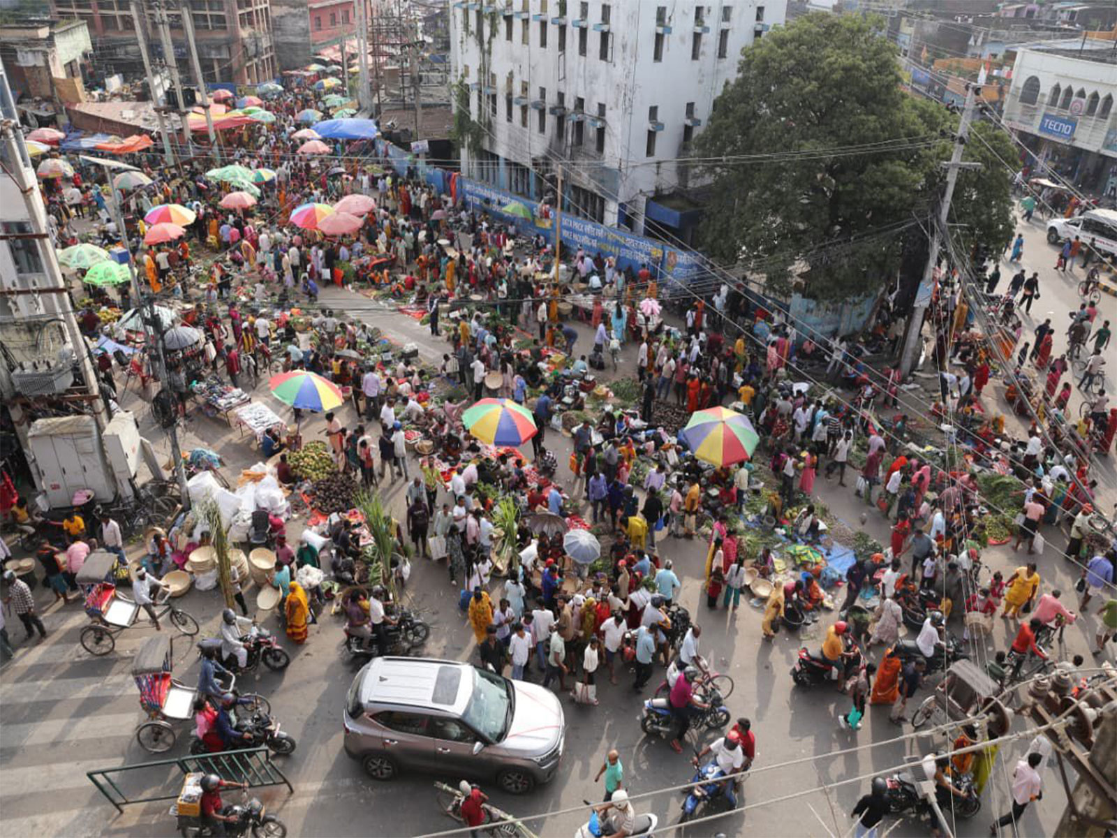 Devotees throng to Birgunj markets (Photo/ANI) Devotees throng to Birgunj markets (Photo/ANI)