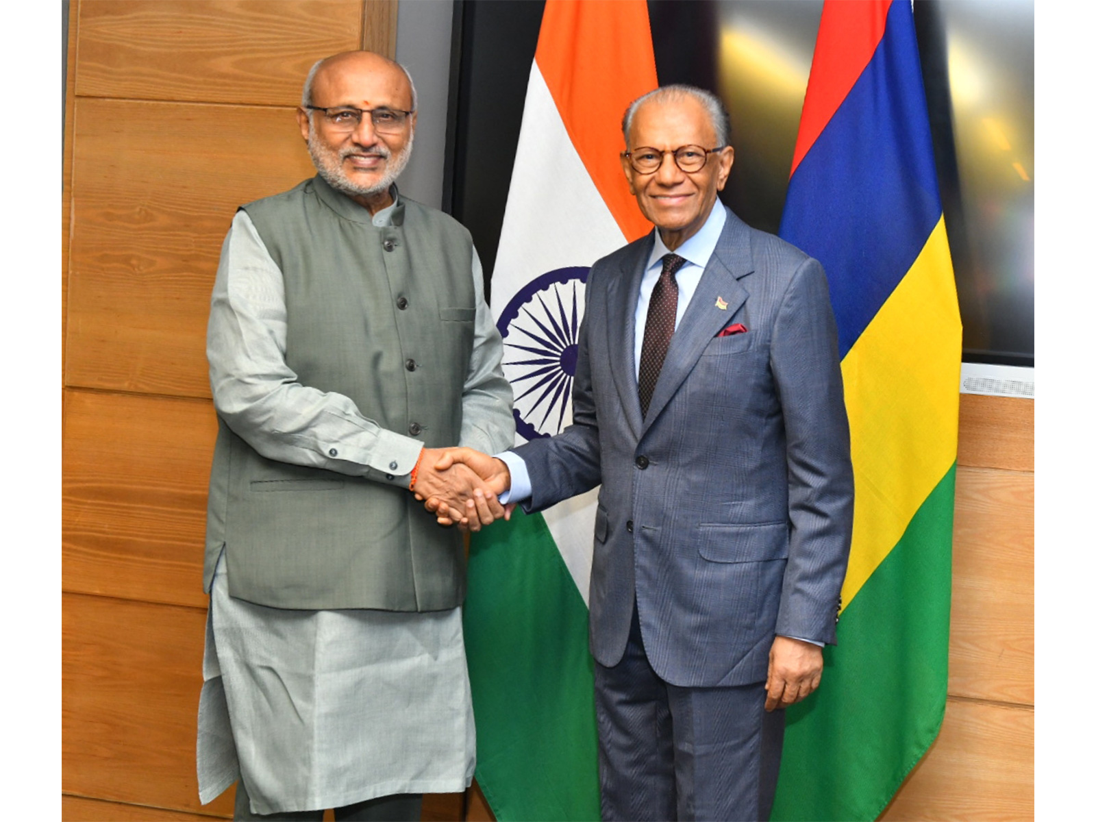 Vice President of India CP Radhakrishnan with Navinchandra Ramgoolam, Prime Minister of Mauritius (Photo: X@VPIndia)