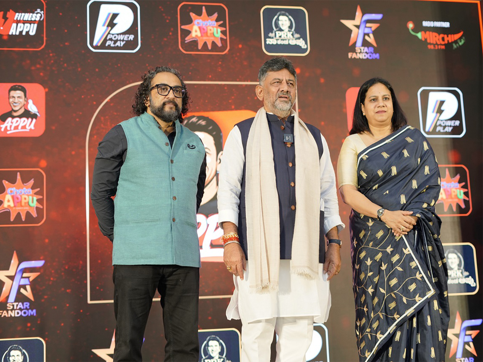 Dr. Samartha Raghava Nagabhushanam, Founder of Star Fandom, Smt. Ashwini Puneeth Rajkumar. and Honourable Deputy Chief Minister D. K. Shivakumar.