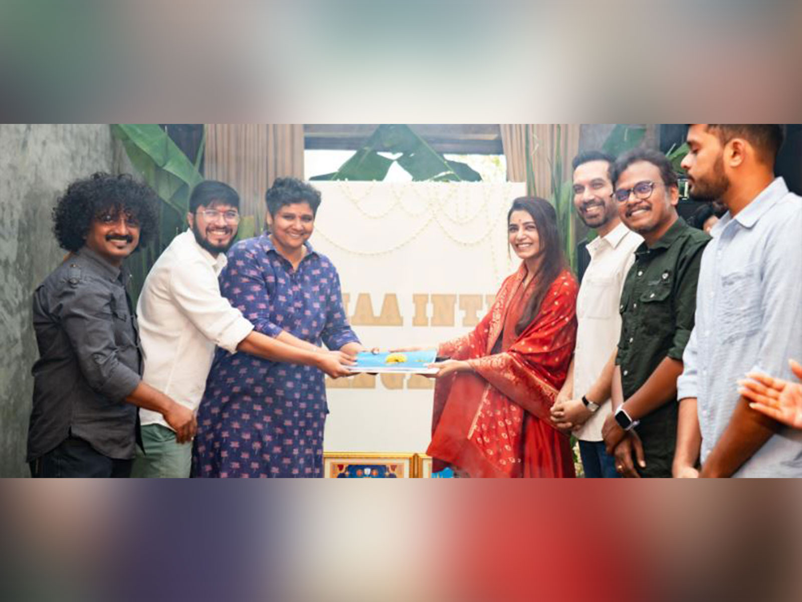 Samantha with team of Maa Inti Bangaram (Image source: Instagram@tralalamovingpictures)