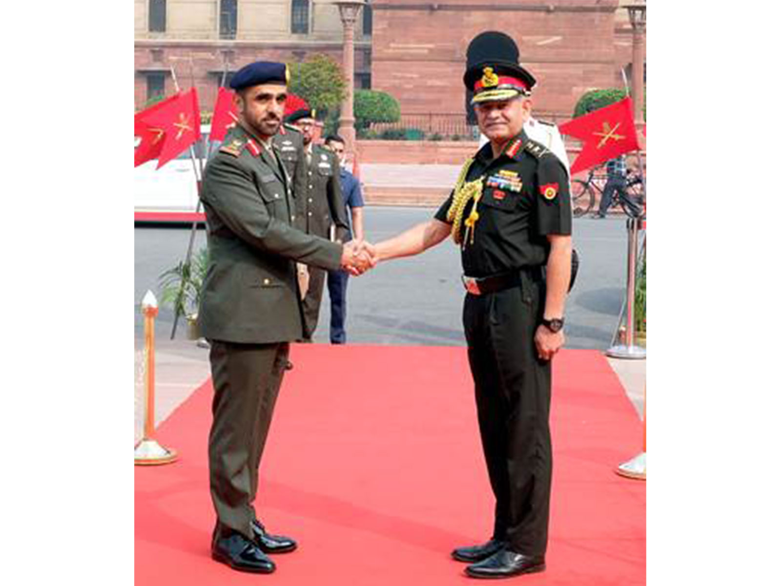Major General Yousef Maayouf Saeed Al Hallami, Commander of the United Arab Emirates Land Forces arrives in India. (Photo/PIB)