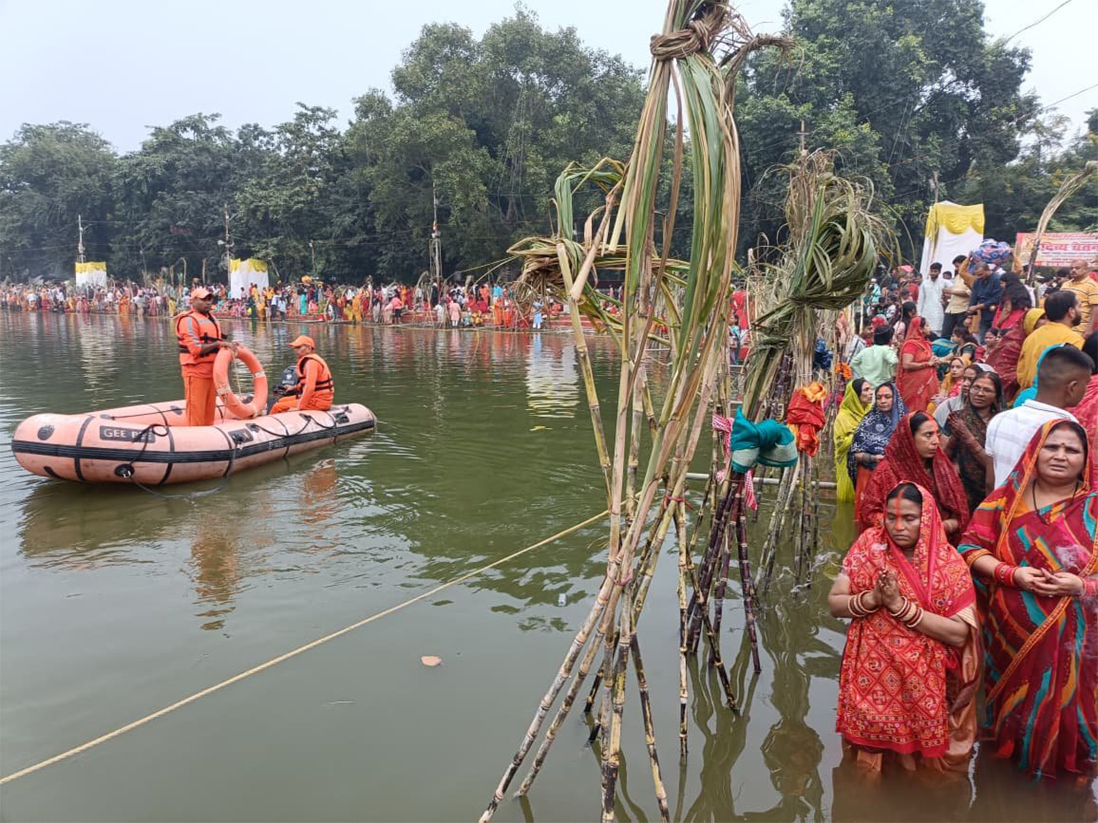 NDRF deployed on various ghats in Uttar Pradesh (Photo Credit: NDRF) NDRF deployed on various ghats in Uttar Pradesh (Photo Credit: NDRF)