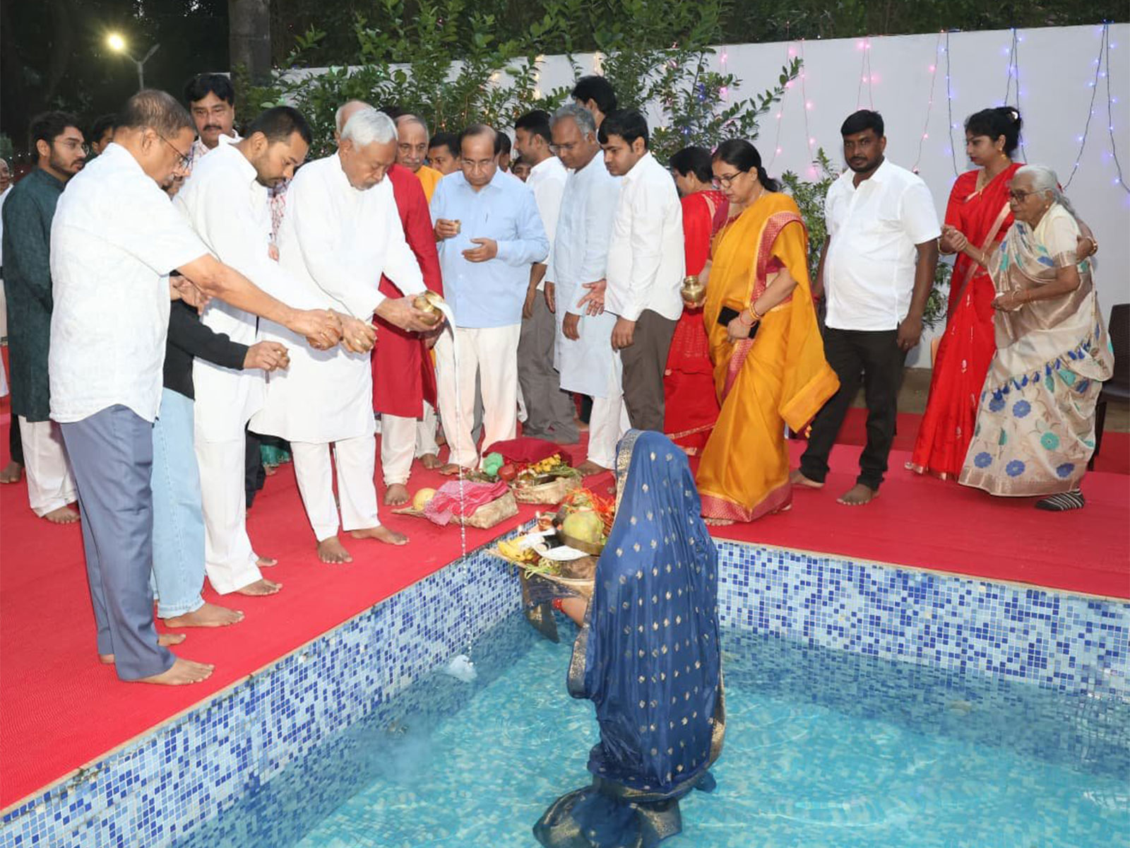 Bihar CM Nitish Kumar offers 'Usha Arghya' (Photo/Bihar CMO)