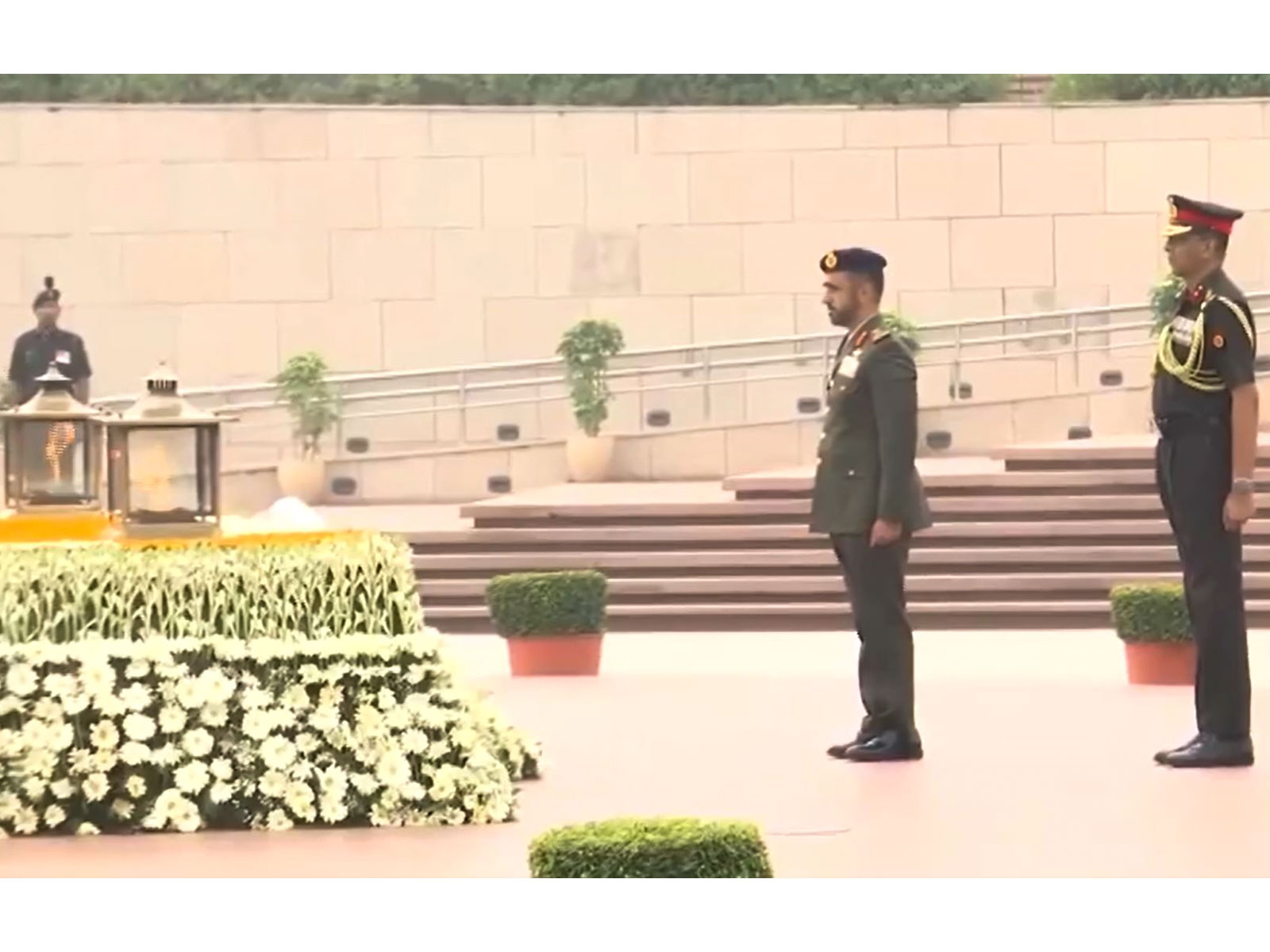 UAE Major General Yousef Maayouf Saeed Al Hallami lays wreath at National War Memorial (Photo/ANI) UAE Major General Yousef Maayouf Saeed Al Hallami lays wreath at National War Memorial (Photo/ANI)