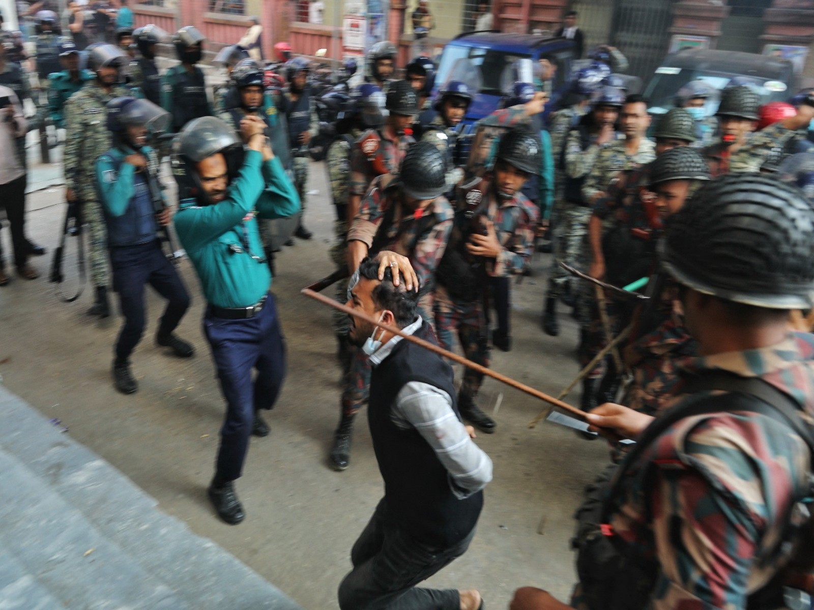 Law enforcers charge batons to disperse followers gathered to demand the release of their leader Chinmoy Krishna Das, a Hindu leader associated with the International Society for Krishna Consciousness (ISKCON), who appeared at the Chattogram Metropolitan Magistrate Court, in Chattogram (File Photo/Reuters)