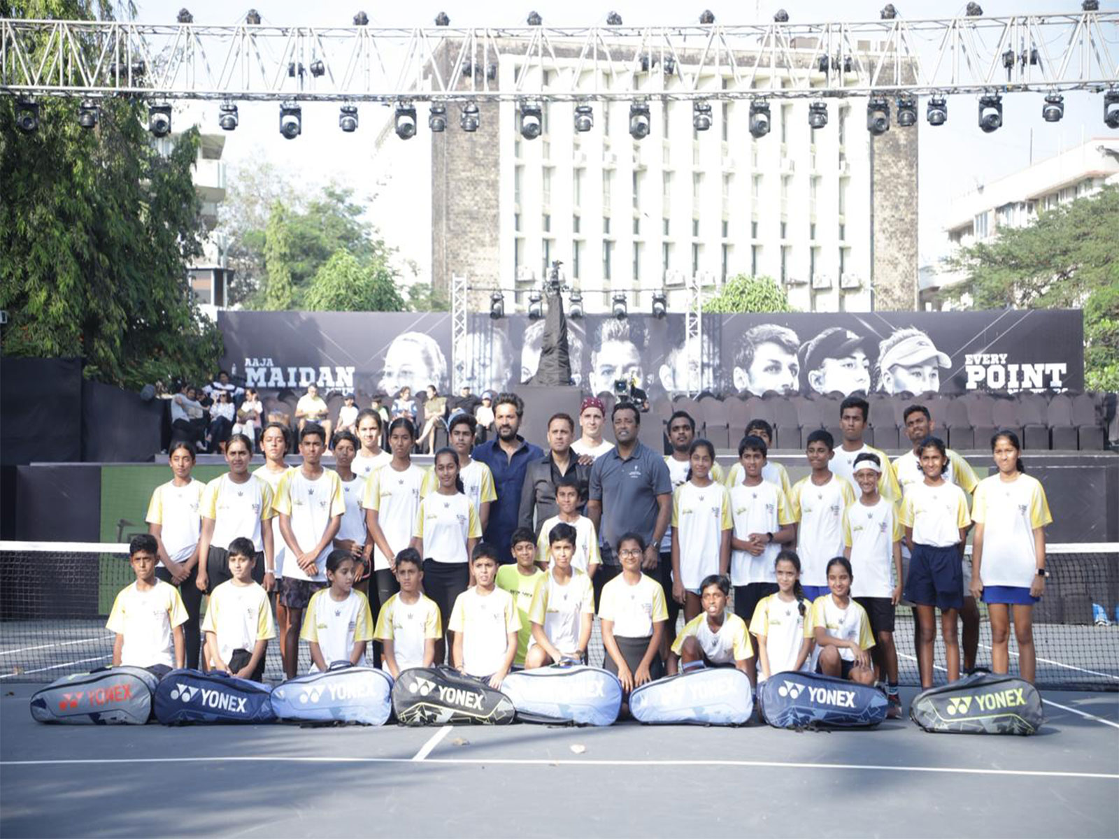 Indian tennis legend Leander Paes with young tennis players ahead of TPL race to Gold Masters Tournaments 2025 (Image: TPL)