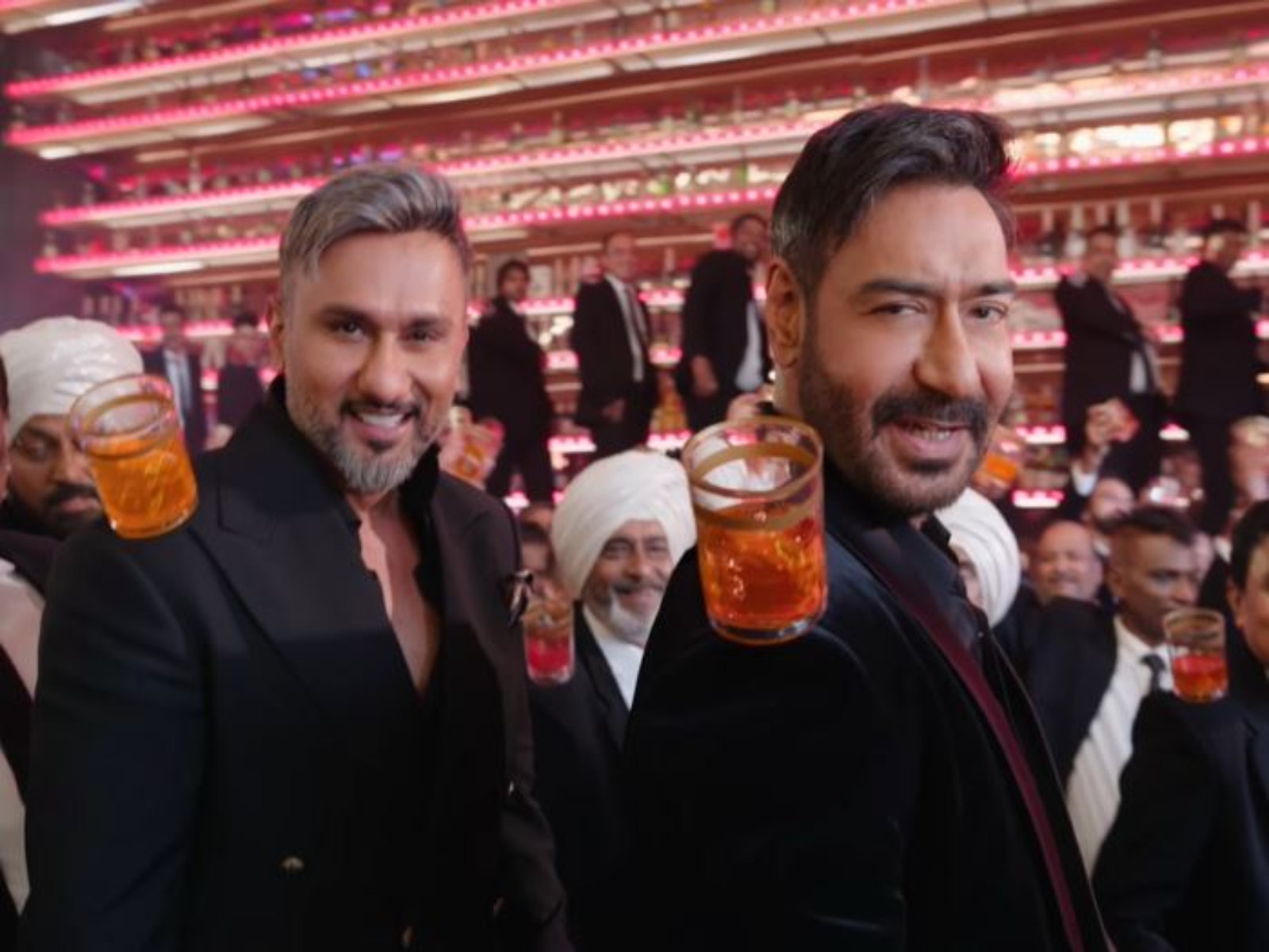 Ajay Devgn, Honey Singh in the song (Photo/YouTube@T-Series)