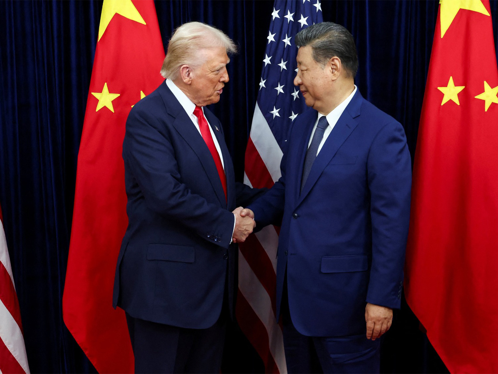 US President Donald Trump meets with Chinese President Xi Jinping on the sidelines of the APEC summit, in Busan (Photo/Reuters)