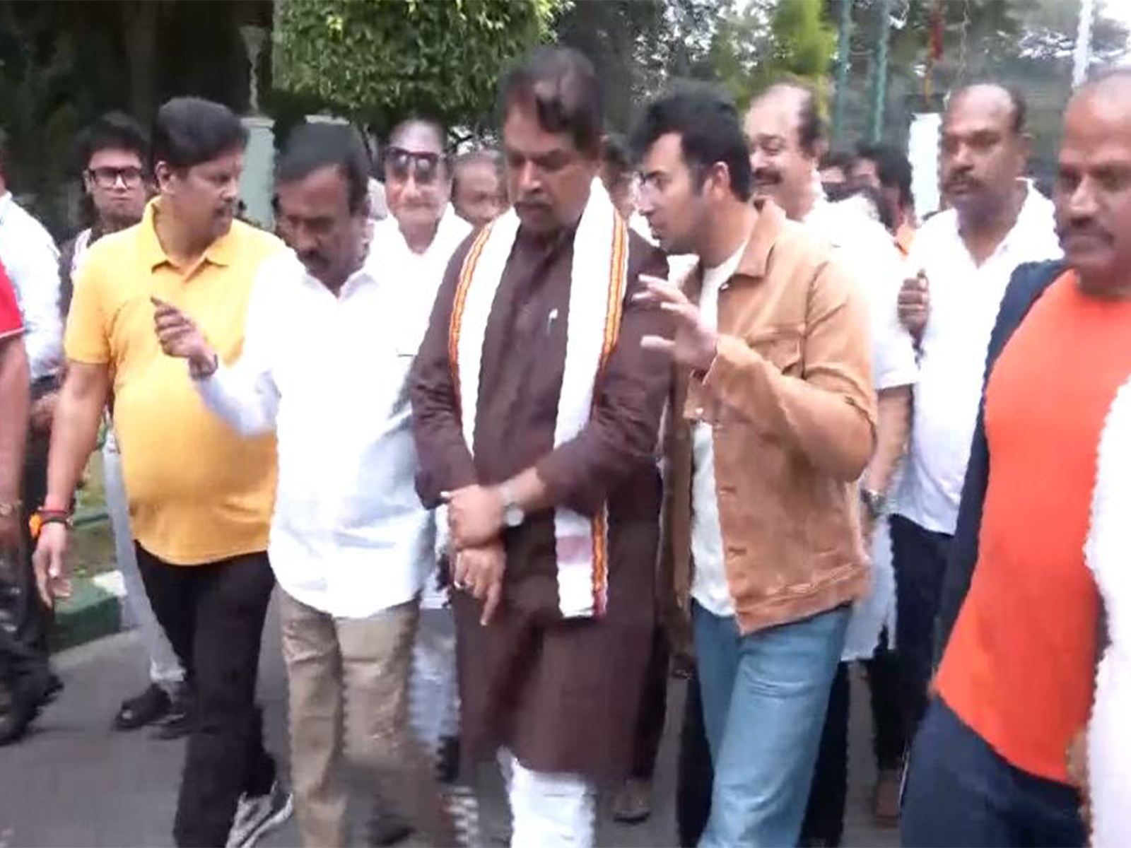 LoP of Karnataka Assembly R Ashoka and MP Tejasvi Surya at Lalbagh protest (Photo/ANI)