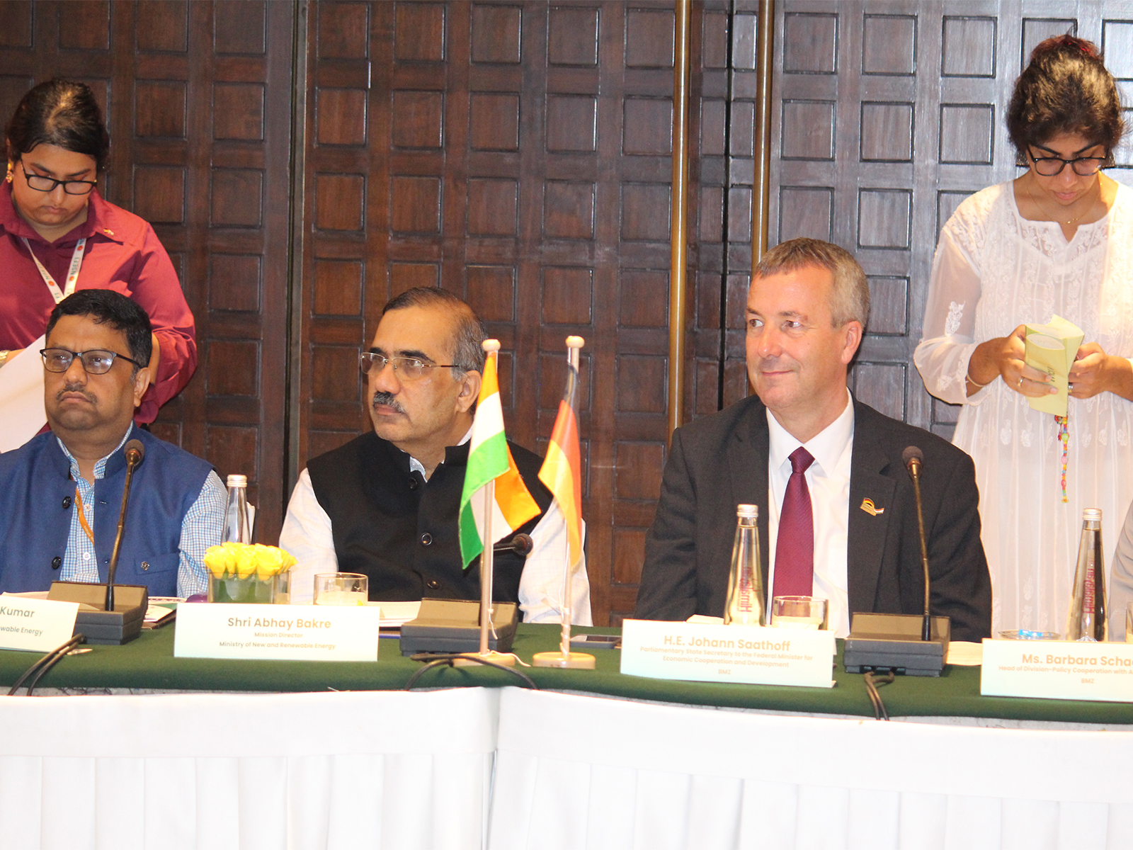 Parliamentary State Secretary Johann Saathoff with Abhay Bakre, Mission Director, MNRE, and Aseem Kumar, Director, MNRE, during the Indo-German CEO Roundtable on Solar Energy in New Delhi. (Image Source: German Embassy)